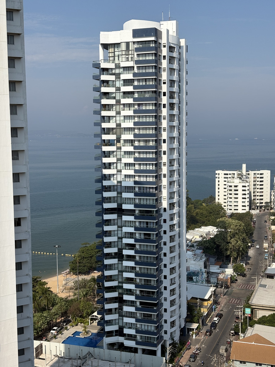 Picture Thailand Pattaya Phratumnak 2025-12 9 - Hot Season Phratumnak