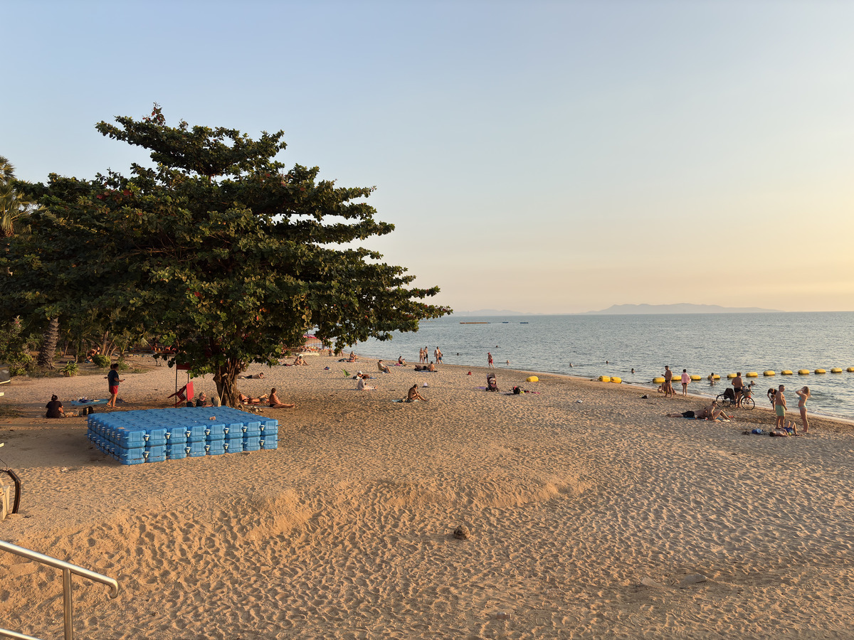 Picture Thailand Pattaya Dongtan beach 2025-12 21 - City Sight Dongtan beach