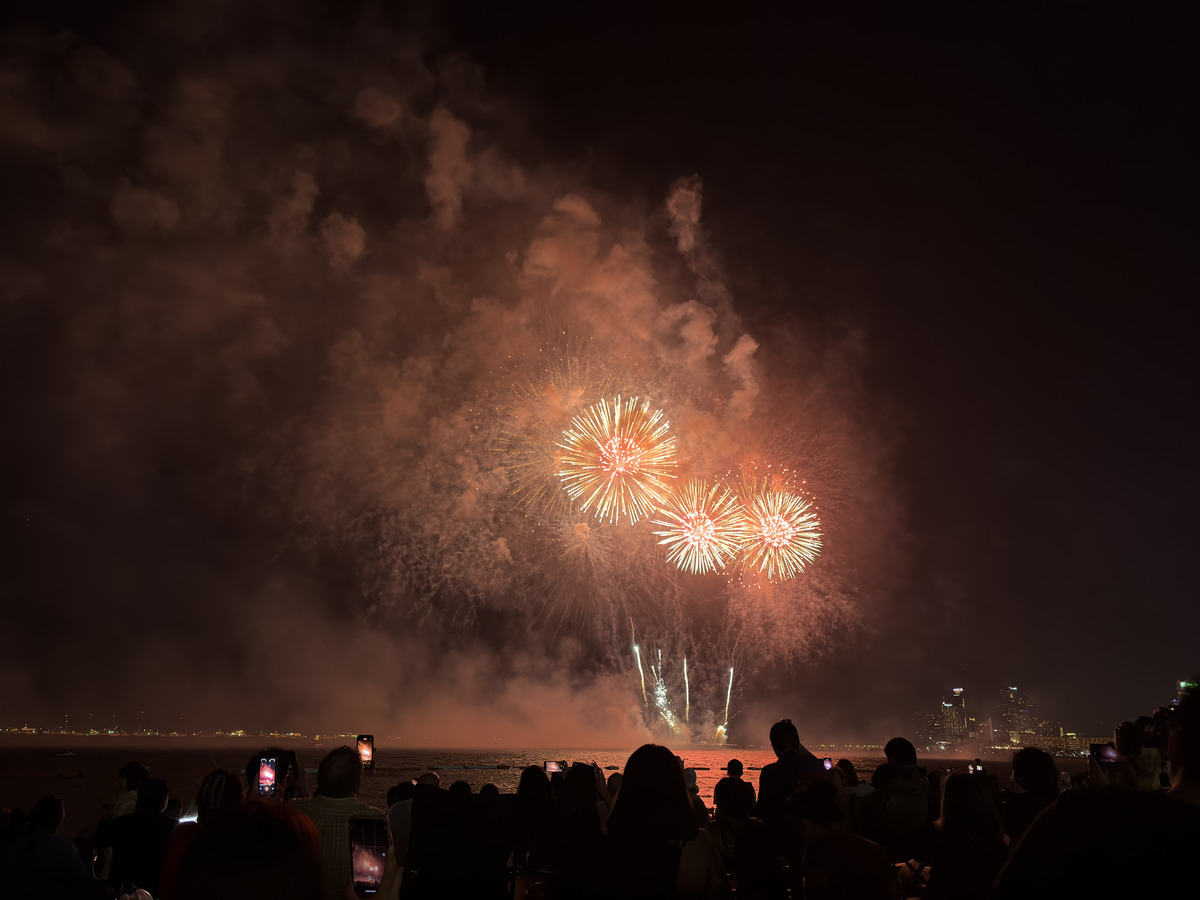 Picture Thailand Pattaya Fireworks 2024-12 81 - Lands Fireworks