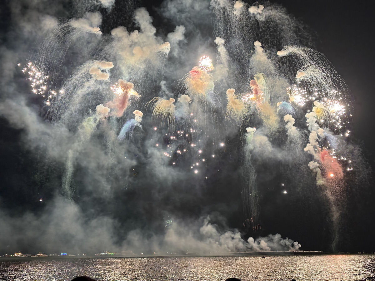 Picture Thailand Pattaya Fireworks 2024-12 76 - Hot Season Fireworks