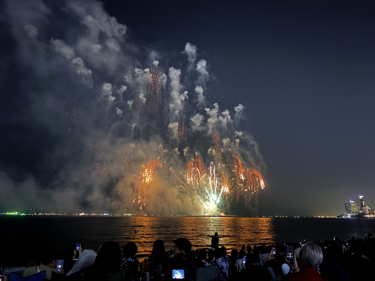 Picture Thailand Pattaya Fireworks 2024-12 35 - Savings Fireworks