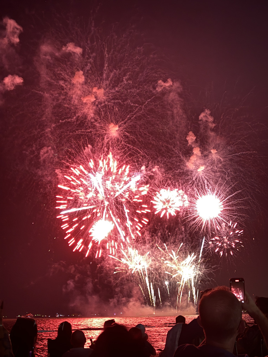 Picture Thailand Pattaya Fireworks 2024-12 39 - Hotel Fireworks