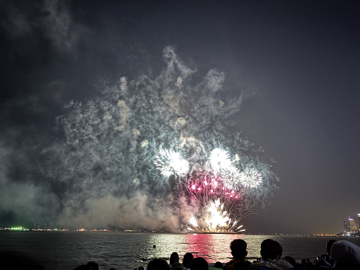 Picture Thailand Pattaya Fireworks 2024-12 4 - Lake Fireworks
