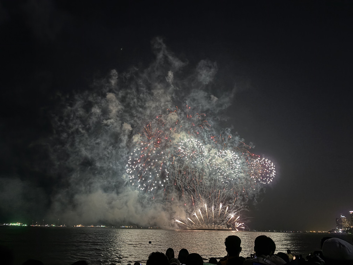 Picture Thailand Pattaya Fireworks 2024-12 86 - Street Fireworks