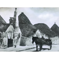 Picture Italy Alberobello 2024-09 83 - Waterfalls Alberobello