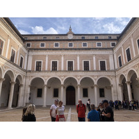 Picture Italy Urbino 2024-09 100 - Shopping Urbino