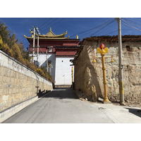 Picture China Shangri La 2026-01 422 - Monument Shangri La