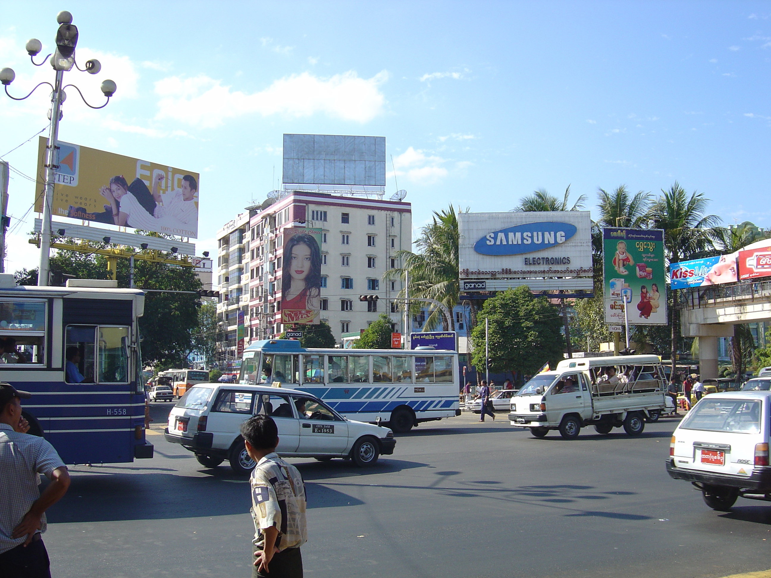 รูปถ่าย พม่า(Myanmar) ย่างกุ้ง(Yangon) 2005-01 171