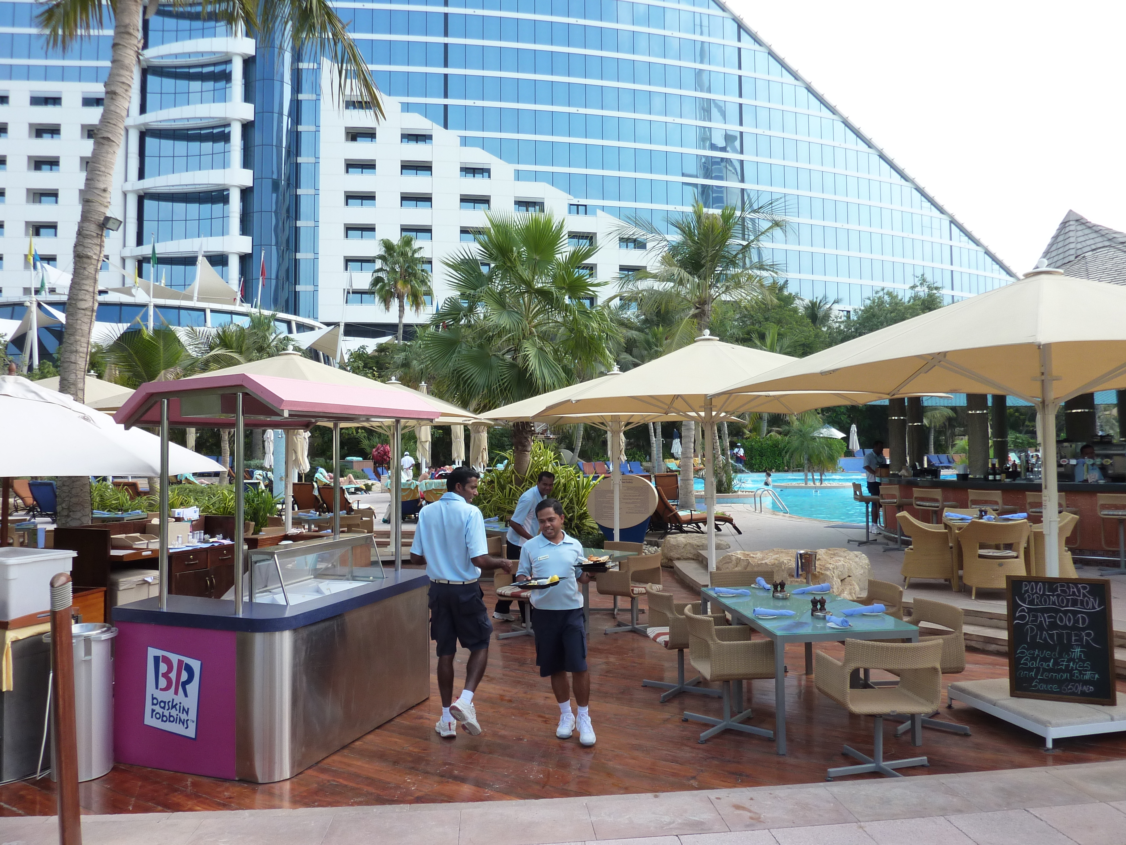 รูปถ่าย สหรัฐอาหรับเอมิเรตส์(United Arab Emirates) ดูไบ(Dubai) โรงแรมจูไมราห์บีช(Jumeirah Beach Hotel) 2009-12 20