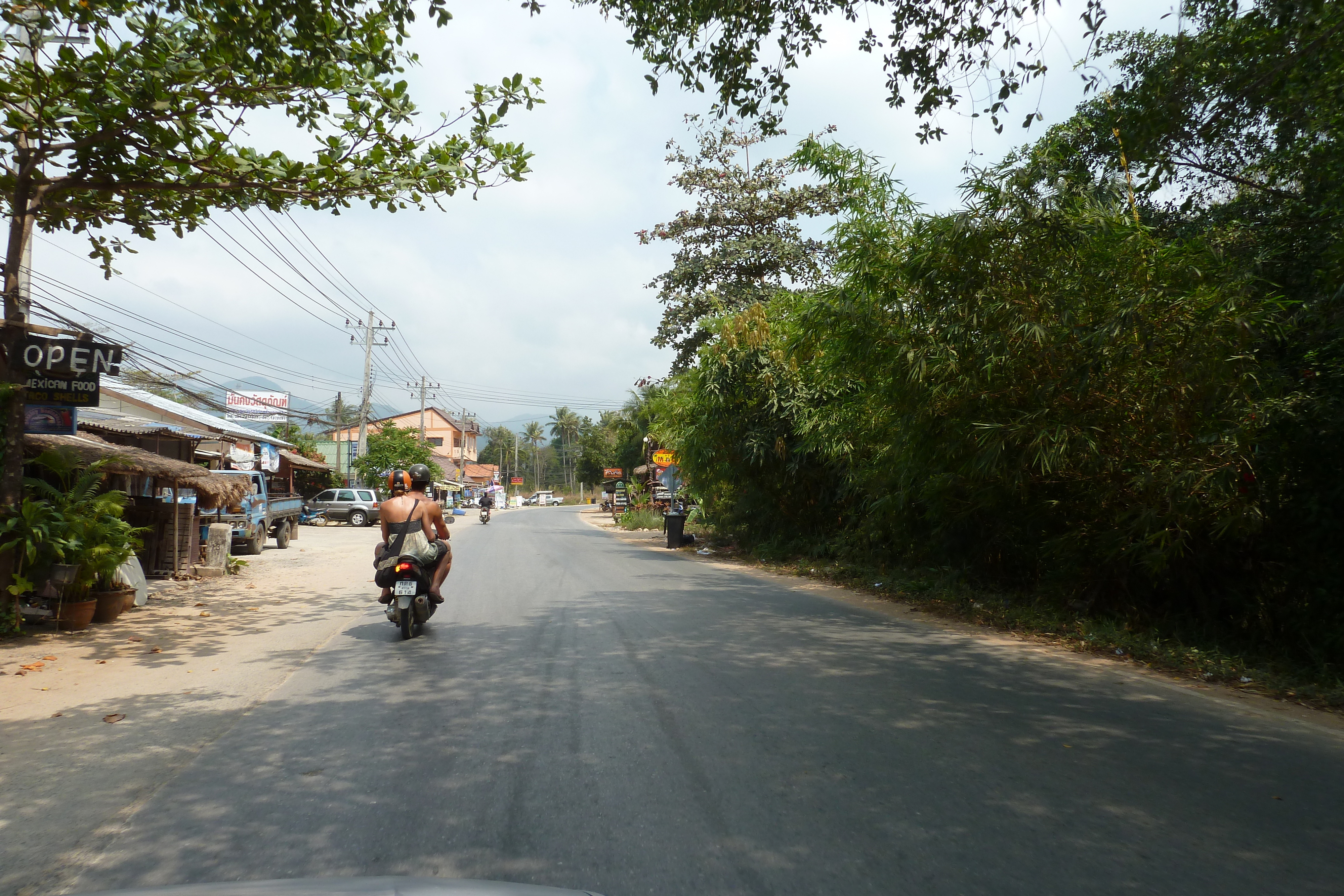 รูปถ่าย ไทย(Thailand) เกาะช้าง(Ko Chang) ถนนบนเกาะ(Island road) 2011-02 33
