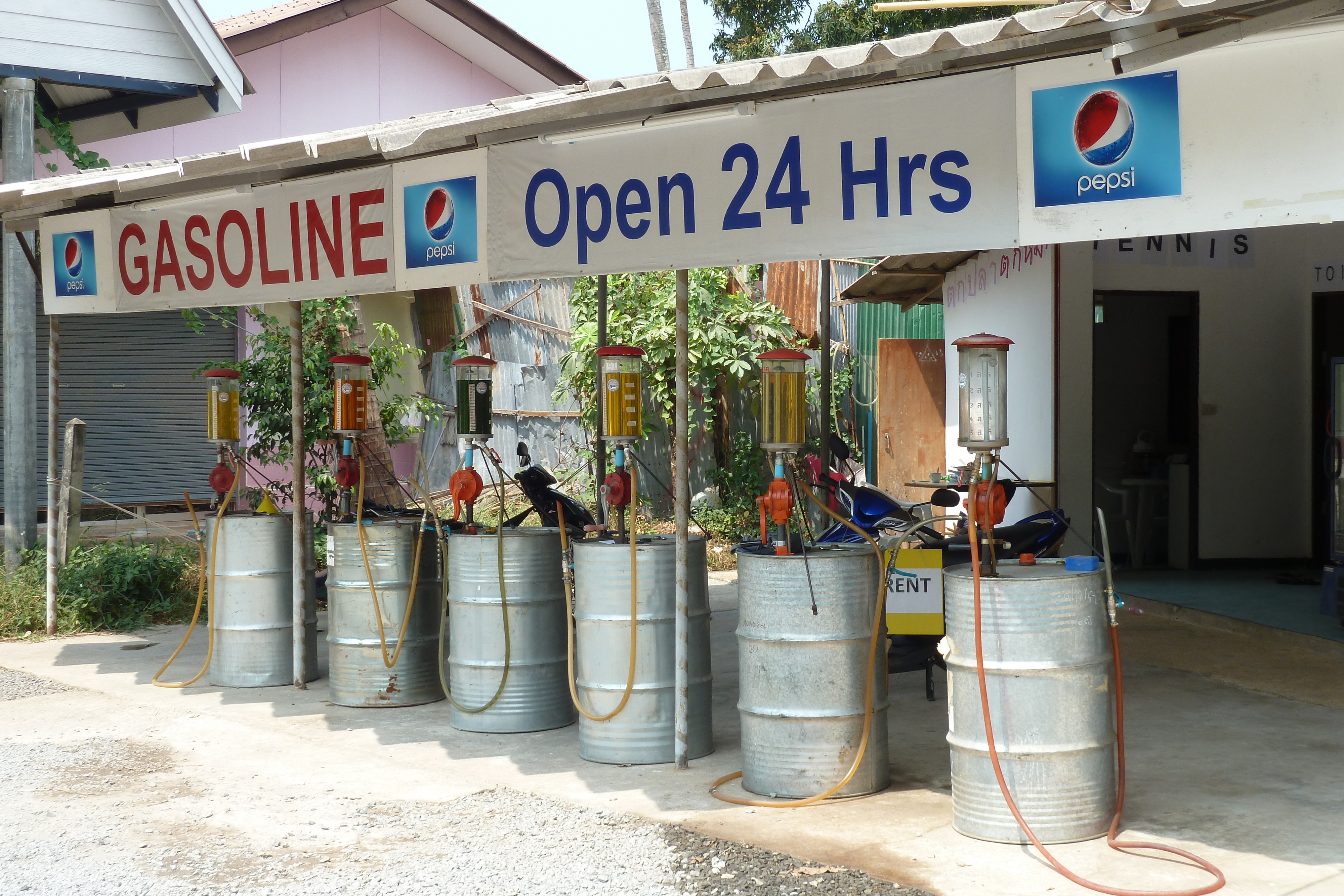 รูปถ่าย ไทย(Thailand) เกาะช้าง(Ko Chang) ถนนบนเกาะ(Island road) 2011-02 24