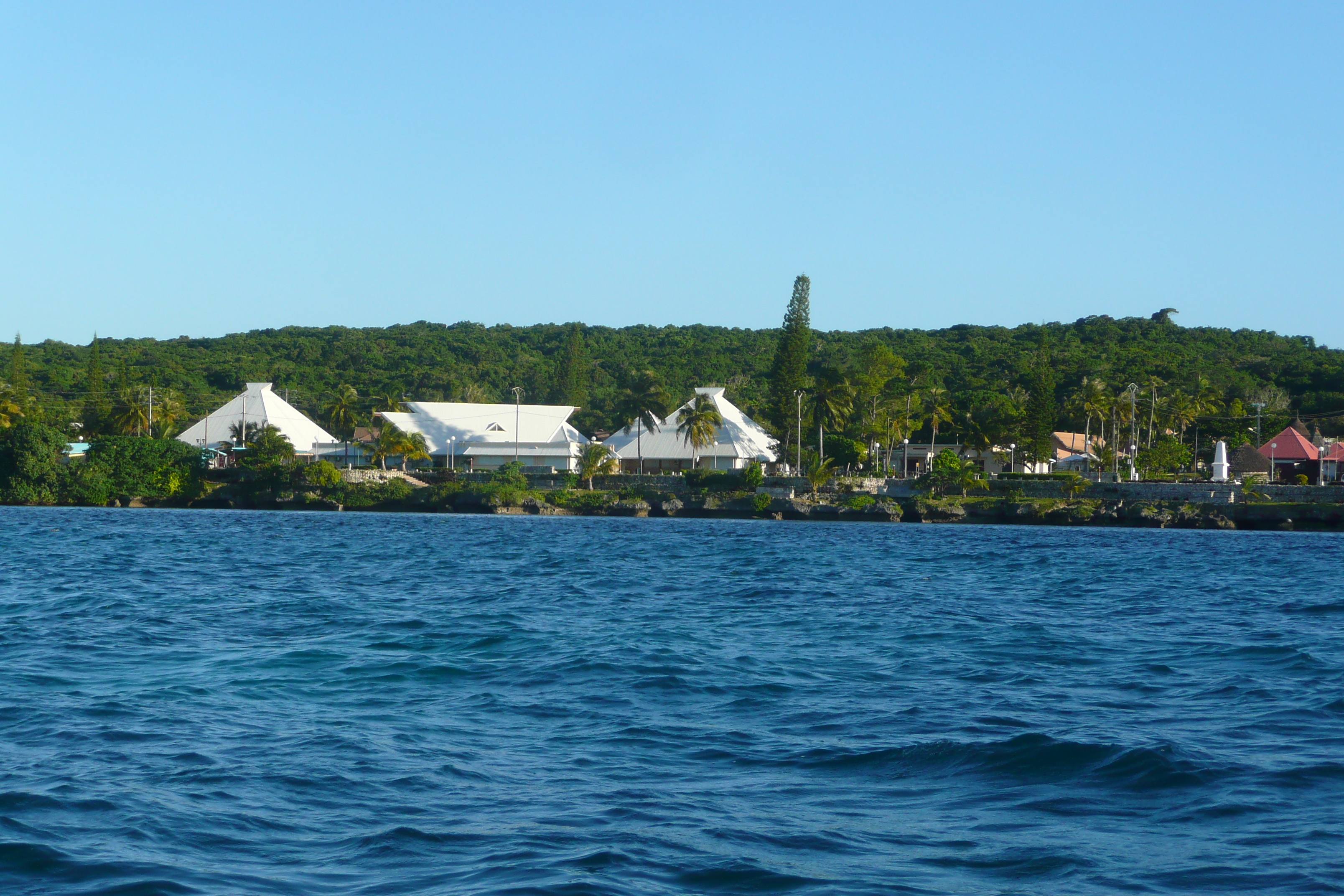 รูปถ่าย นิวแคลิโดเนีย(New Caledonia) เกาะลีฟู(Lifou) อ่าวชาโตบรีย็อง(Chateaubriand Bay) 2010-05 57