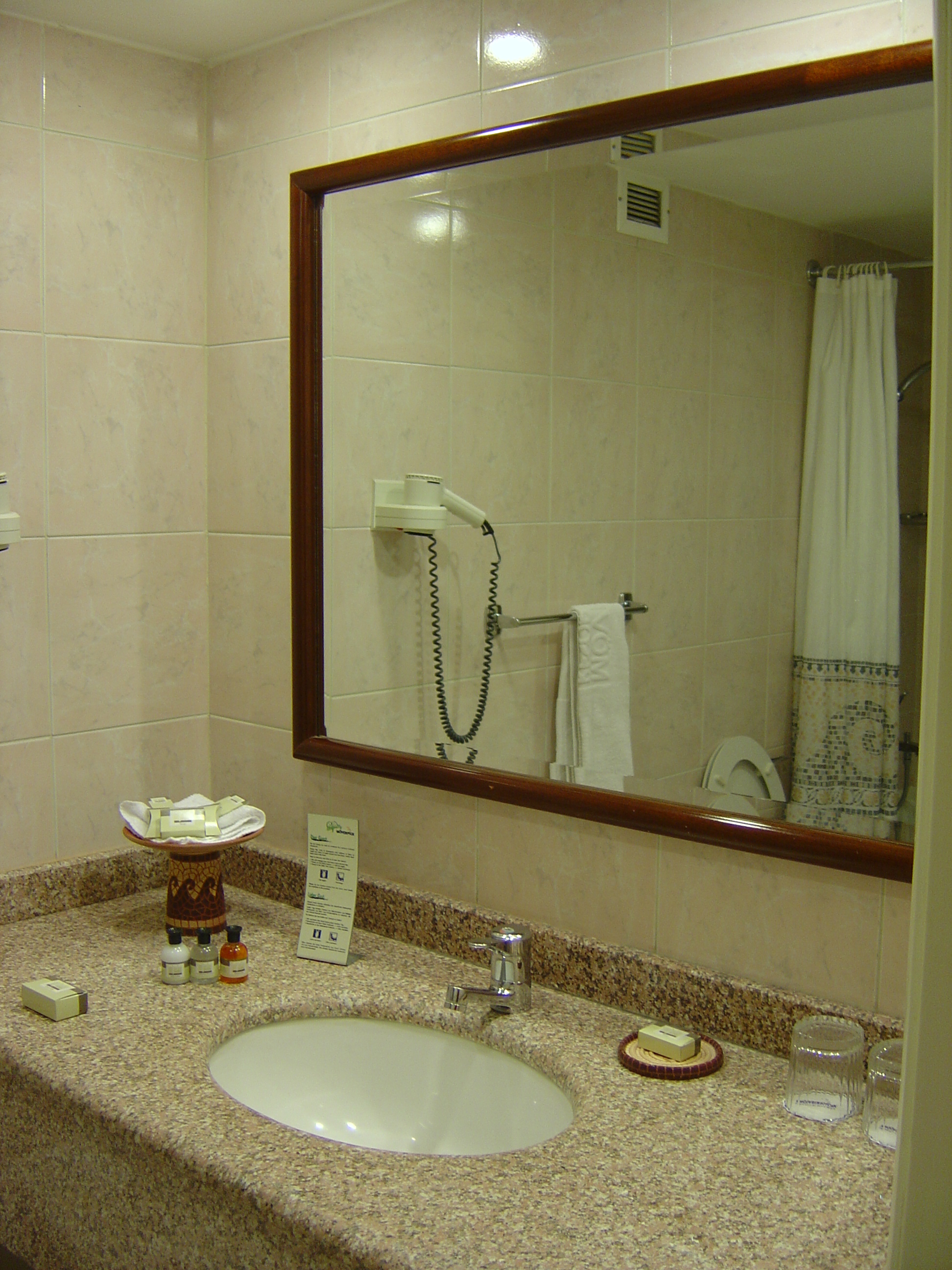 รูปถ่าย จอร์แดน(Jordan) เปตร้า(Petra) โรงแรมเมอเวนพิค(Movenpick Hotel) 2004-10 27