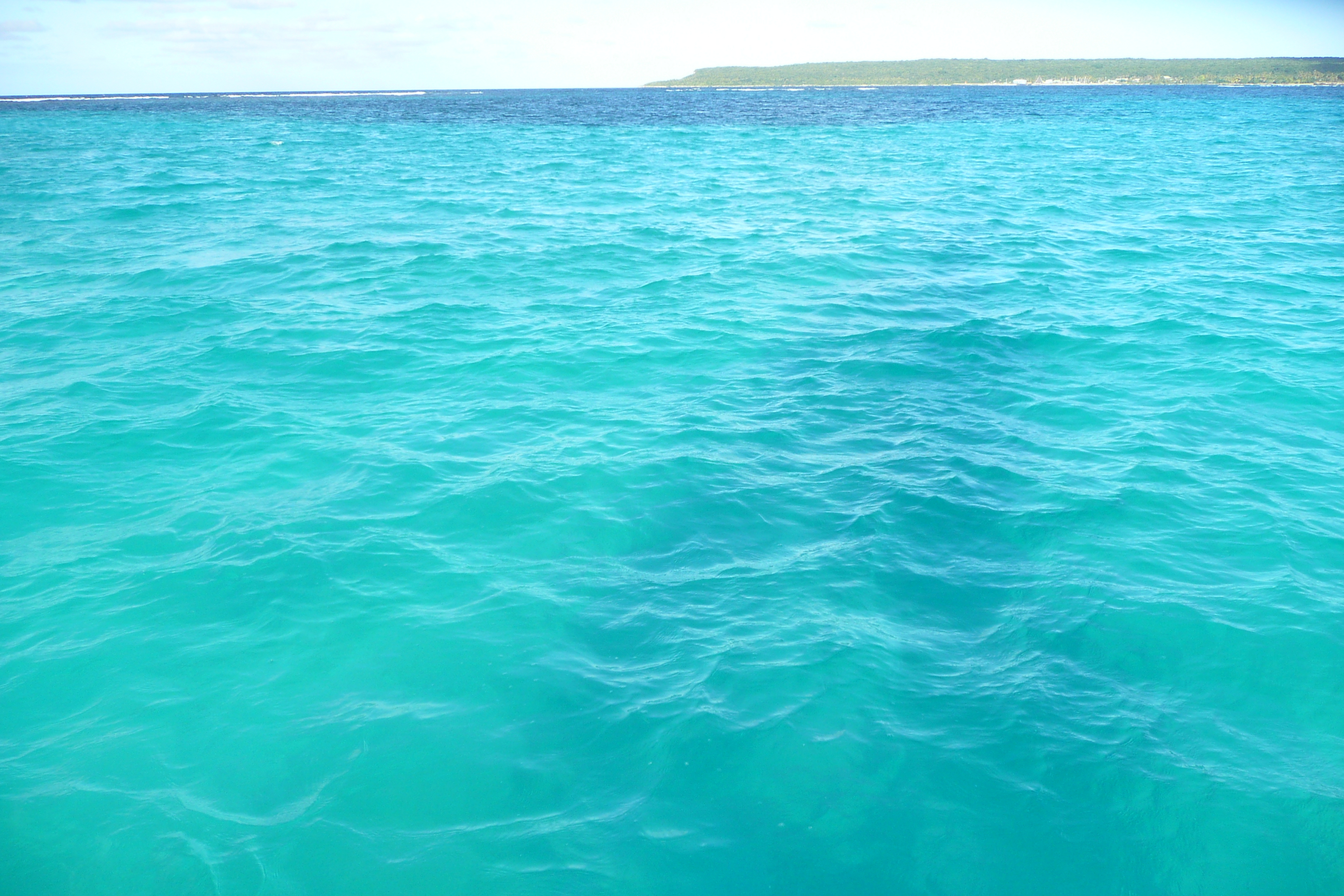 รูปถ่าย นิวแคลิโดเนีย(New Caledonia) เกาะลีฟู(Lifou) อ่าวชาโตบรีย็อง(Chateaubriand Bay) 2010-05 23