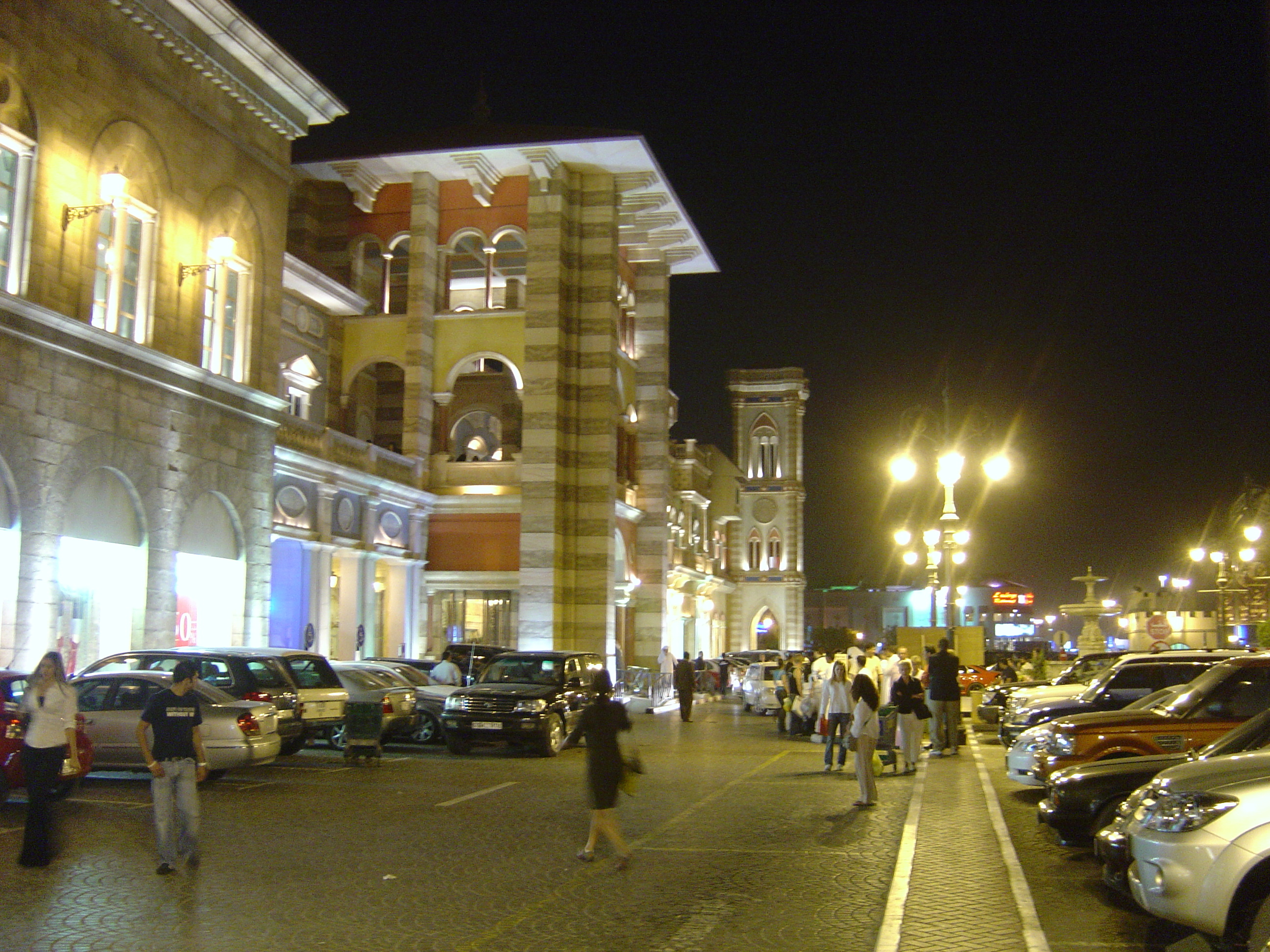 รูปถ่าย สหรัฐอาหรับเอมิเรตส์(United Arab Emirates) ดูไบ(Dubai) ห้างเมอร์กาโต(Mercato shopping mall) 2005-11 0