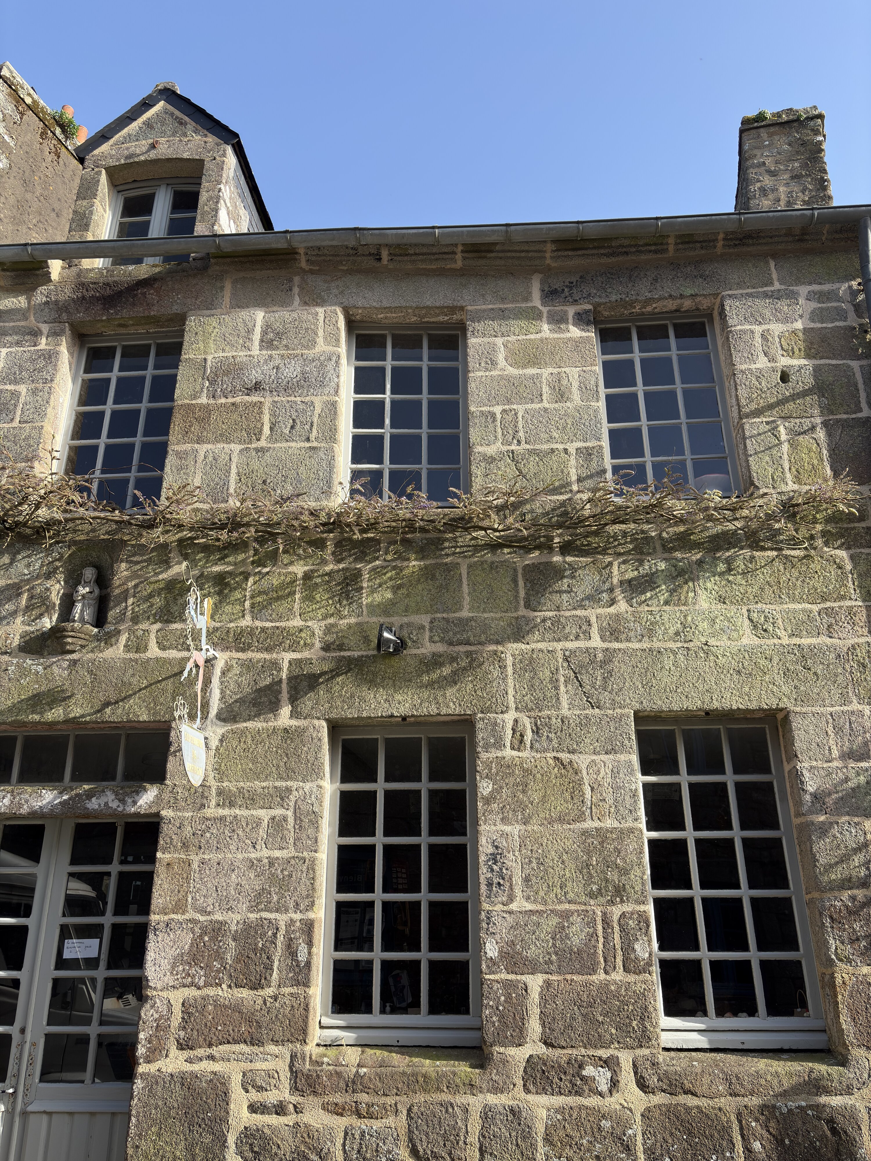 รูปถ่าย ฝรั่งเศส(France) ล็อกโรน็อง(Locronan) 2026-04 124