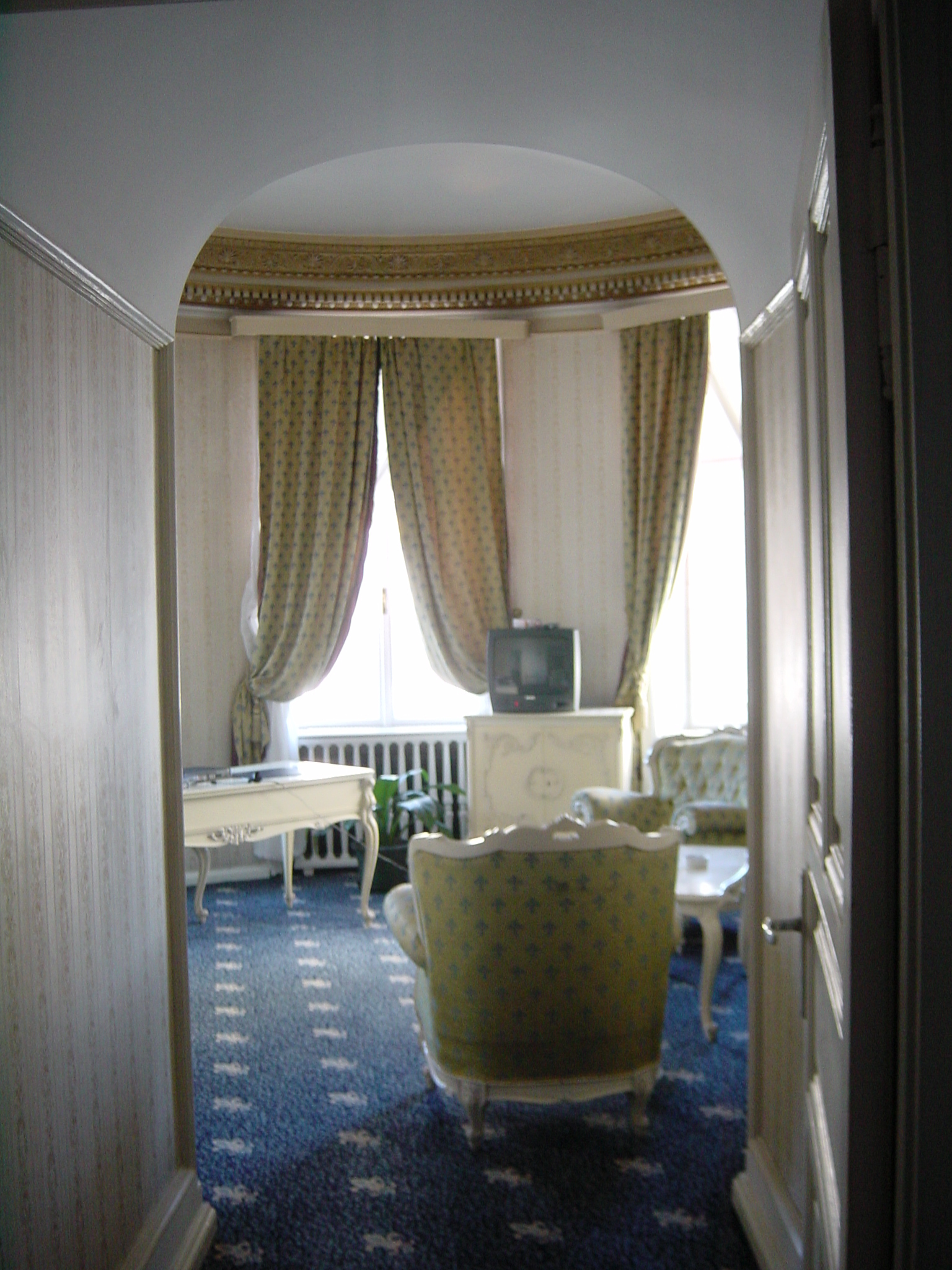 รูปถ่าย โรมาเนีย(Romania) บูคาเรสต์(Bucharest) โรงแรมคอนติเนนตัล(Continental Hotel) 2003-10 3