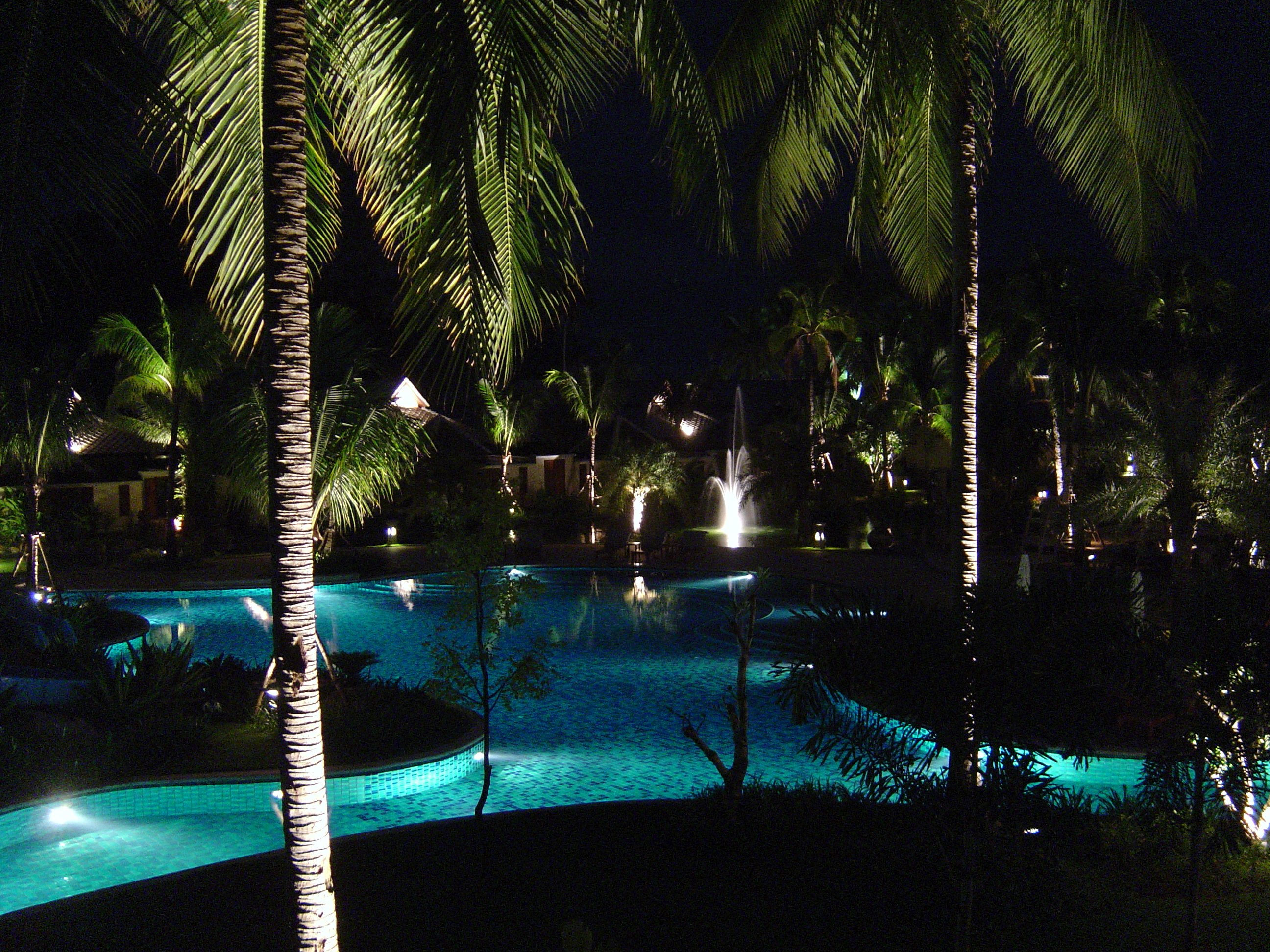 รูปถ่าย ไทย(Thailand) เขาหลัก(Khao Lak) โรงแรมเลอเมอริเดียน เขาหลัก(Meridien Khao Lak Hotel) สีสันกลางคืน(By Night) 2005-12 23