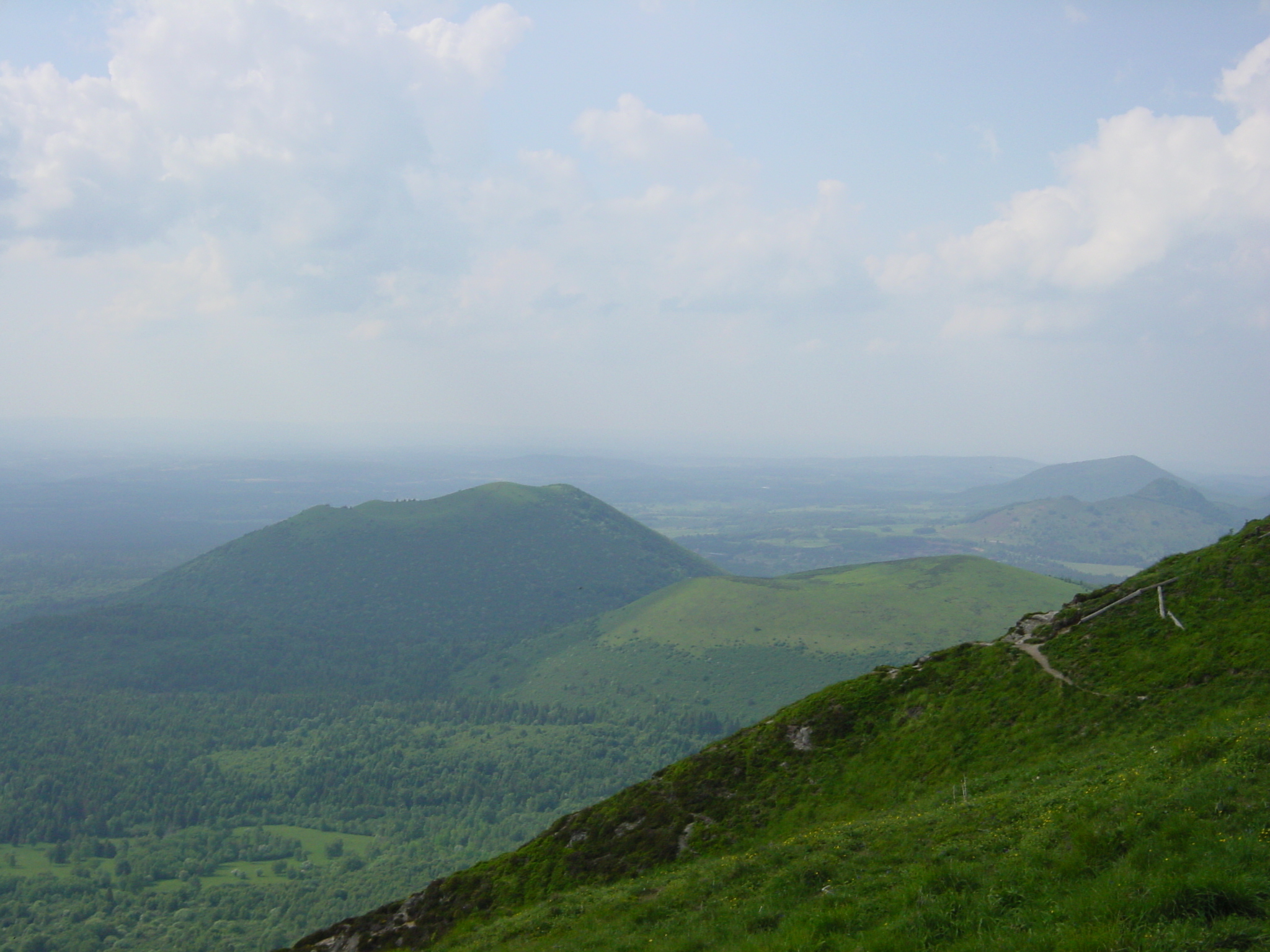 รูปถ่าย ฝรั่งเศส(France) ภูเขาปุย-เดอ-โดม(Puy de Dome) 2003-05 29