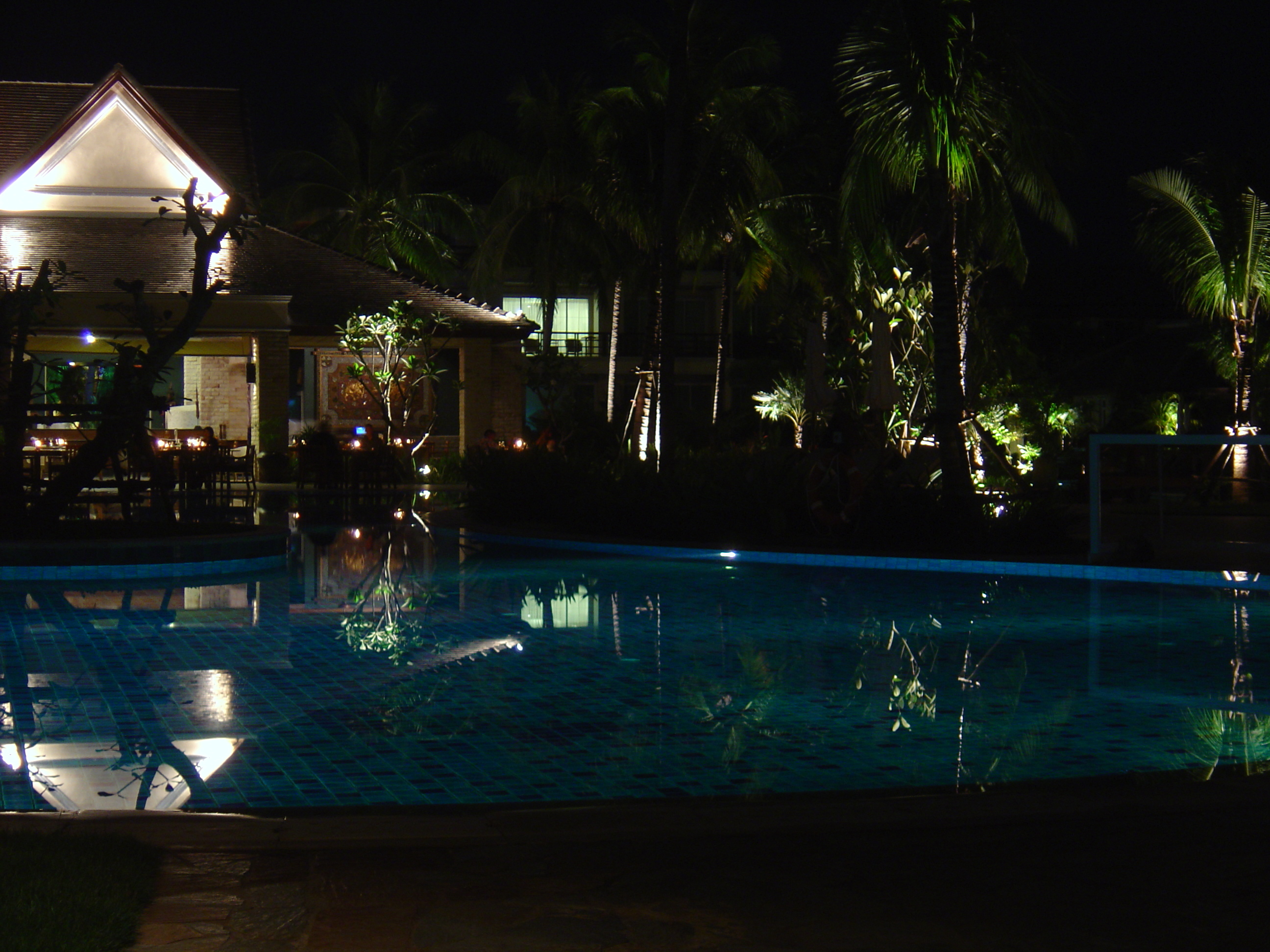 รูปถ่าย ไทย(Thailand) เขาหลัก(Khao Lak) โรงแรมเลอเมอริเดียน เขาหลัก(Meridien Khao Lak Hotel) สีสันกลางคืน(By Night) 2005-12 8
