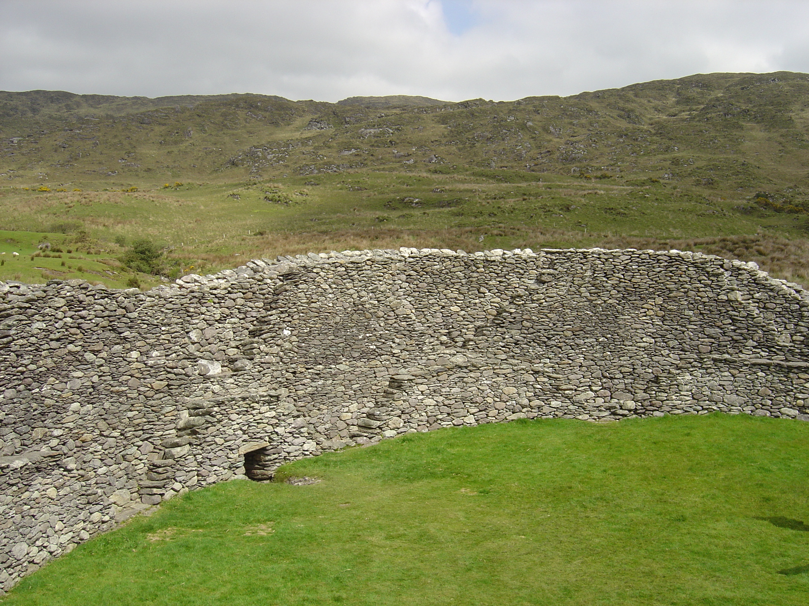 รูปถ่าย ไอร์แลนด์(Ireland) วงแหวนแห่งเคร์รี(Kerry Ring) ป้อมสเตก(Staigue Fort) 2004-05 6