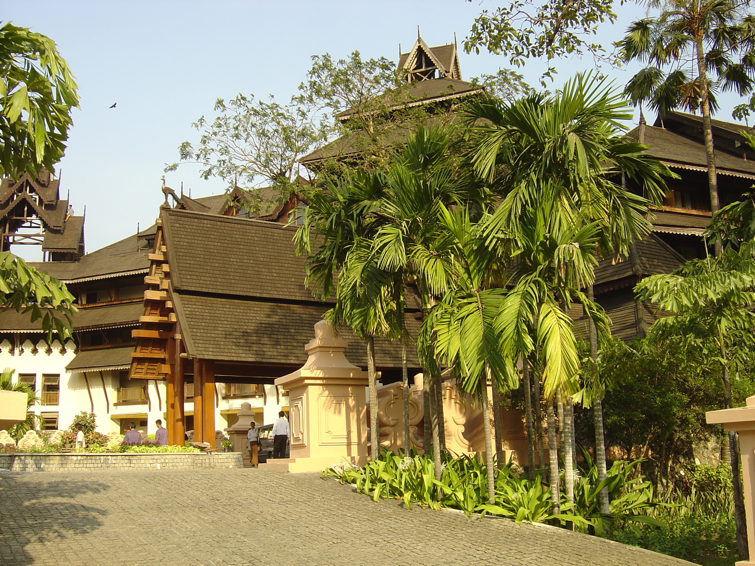 รูปถ่าย พม่า(Myanmar) ย่างกุ้ง(Yangon) โรงแรมกันดอจีพาเลซ(Kandawgyi Palace Hotel) 2005-01 4
