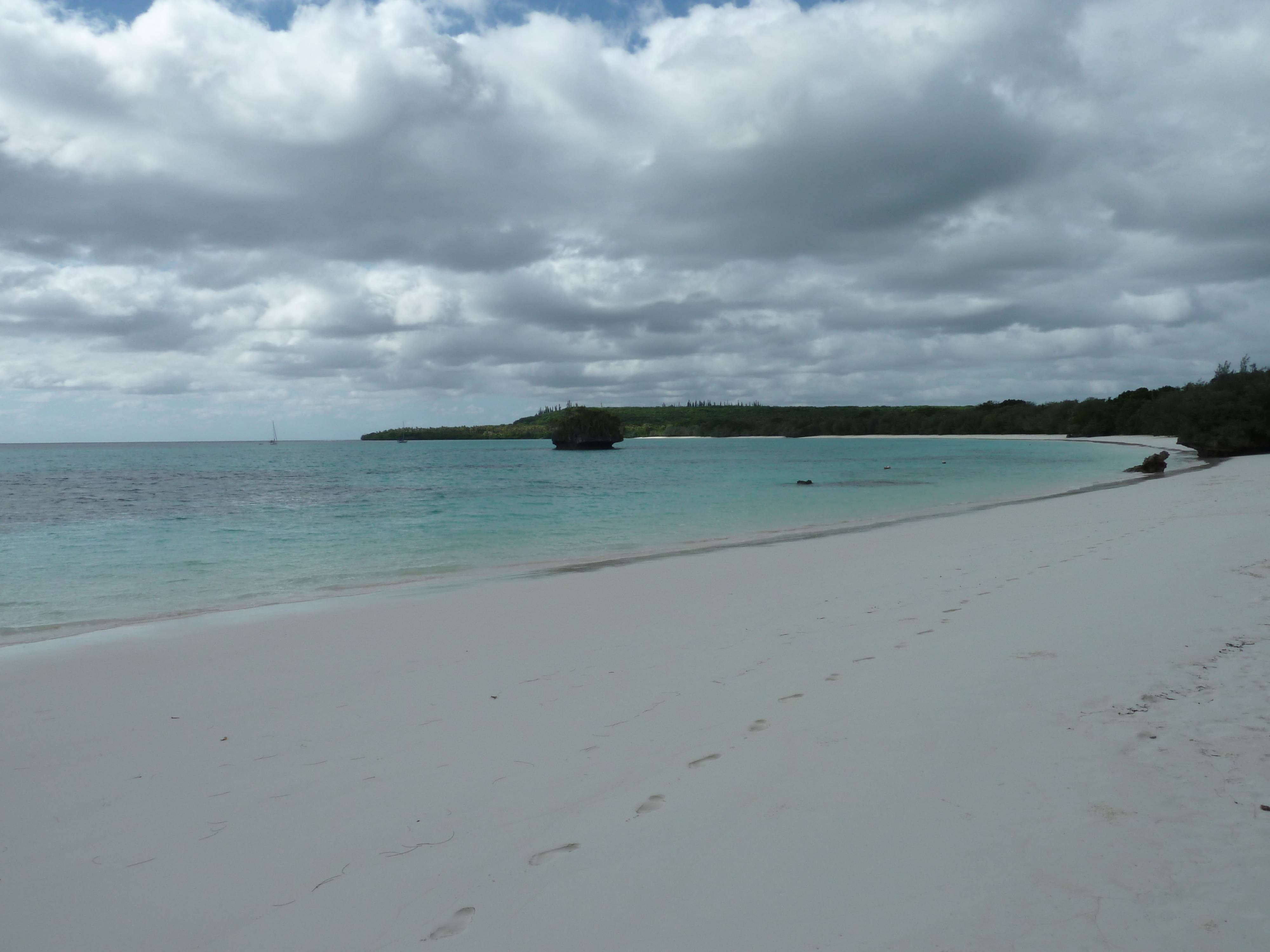 รูปถ่าย นิวแคลิโดเนีย(New Caledonia) เกาะลีฟู(Lifou) หาดลูเอ็งโกนี(Luengoni Beach) 2010-05 0