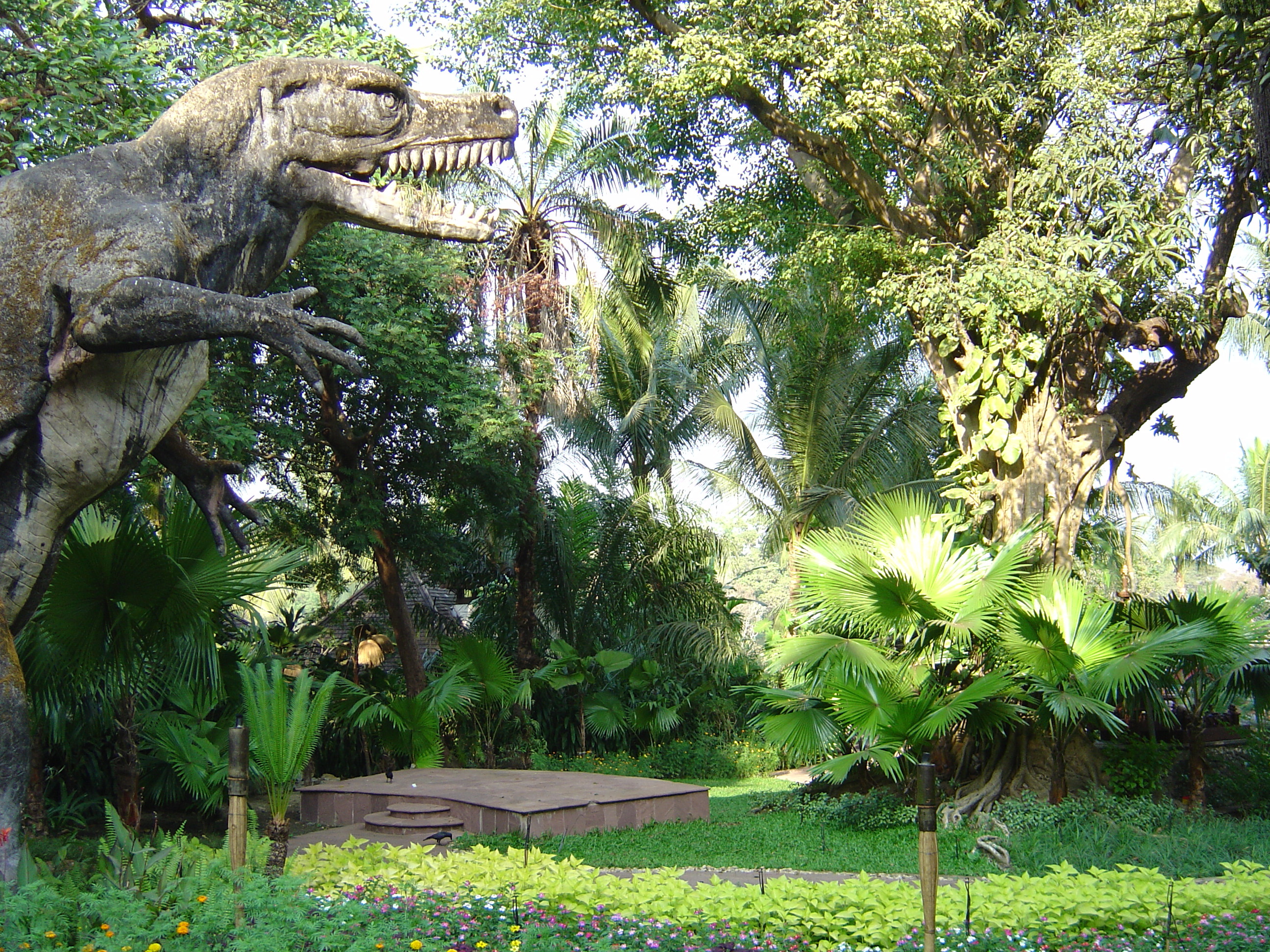 รูปถ่าย พม่า(Myanmar) ย่างกุ้ง(Yangon) โรงแรมกันดอจีพาเลซ(Kandawgyi Palace Hotel) 2005-01 18