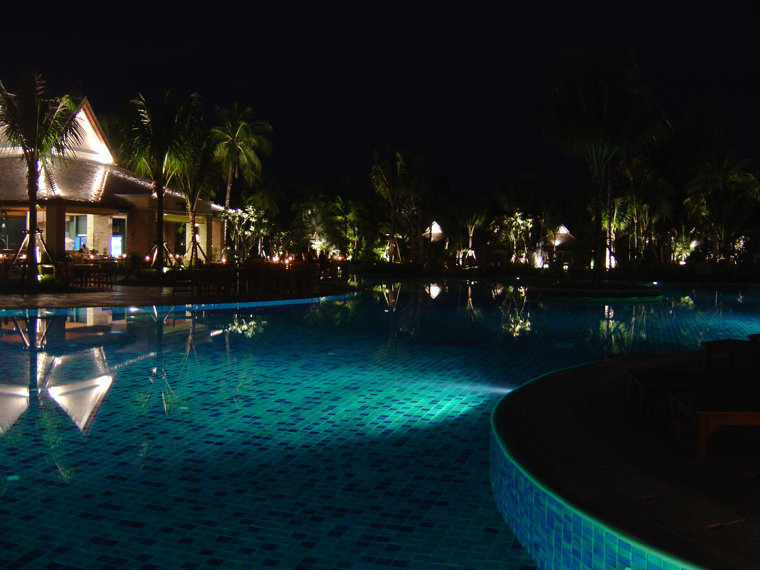 รูปถ่าย ไทย(Thailand) เขาหลัก(Khao Lak) โรงแรมเลอเมอริเดียน เขาหลัก(Meridien Khao Lak Hotel) สีสันกลางคืน(By Night) 2005-12 32
