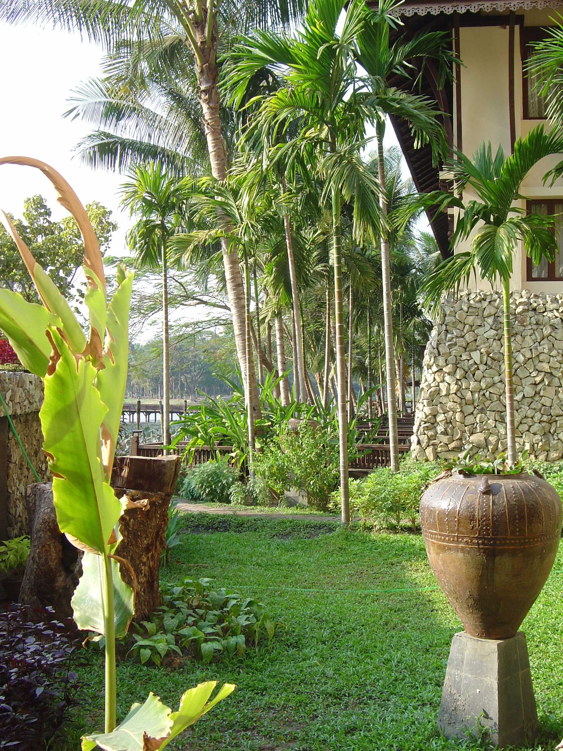 รูปถ่าย พม่า(Myanmar) ย่างกุ้ง(Yangon) โรงแรมกันดอจีพาเลซ(Kandawgyi Palace Hotel) 2005-01 45