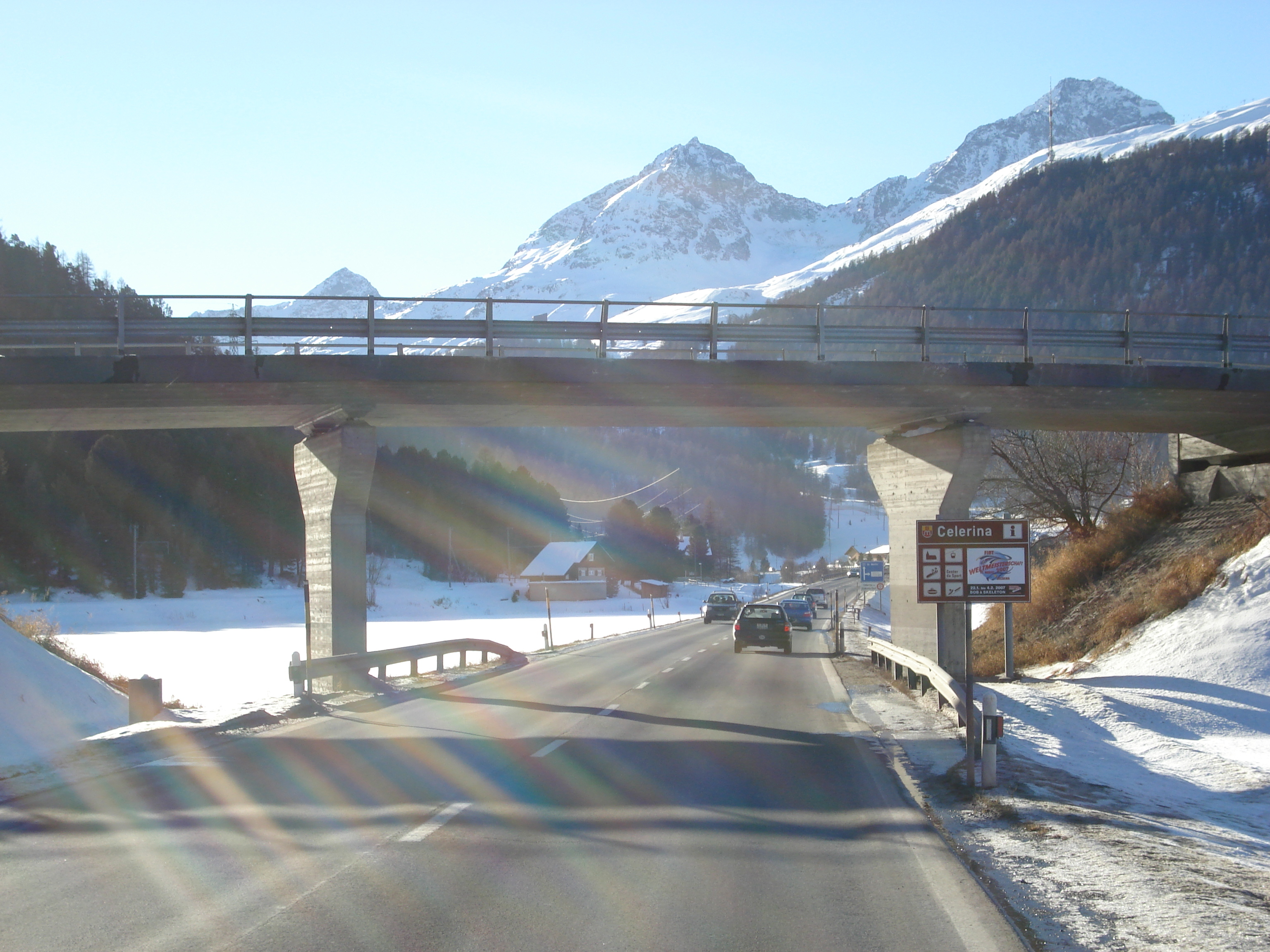 รูปถ่าย สวิสเซอร์แลนด์(Switzerland) ถนนจากปอนเตรซีนาไปเซนต์มอริตซ์(Pontresina to St Moritz Road) 2007-01 0