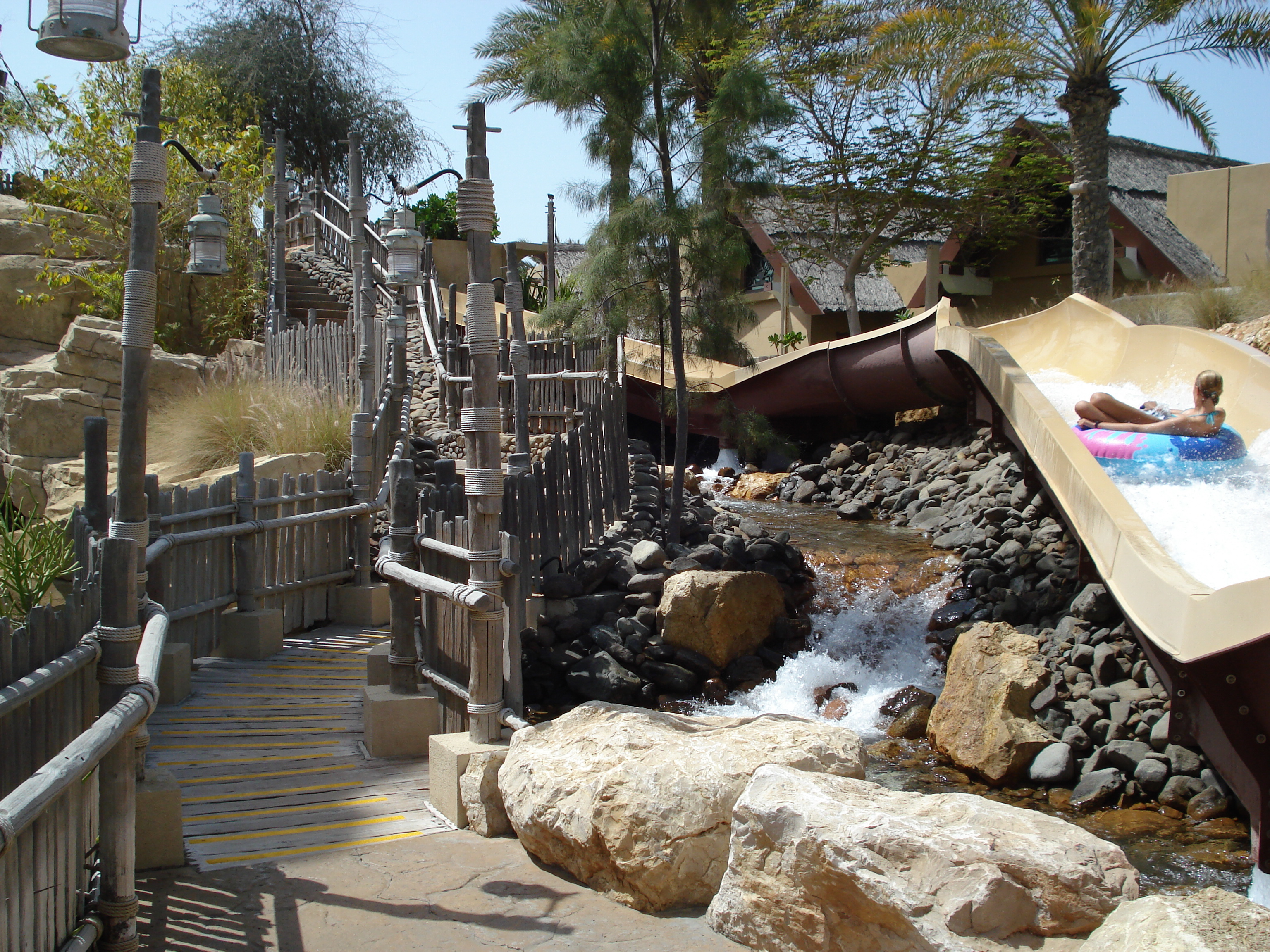 รูปถ่าย สหรัฐอาหรับเอมิเรตส์(United Arab Emirates) ดูไบ(Dubai) สวนน้ำไวลด์วาดี(Wild Wadi) 2007-03 12