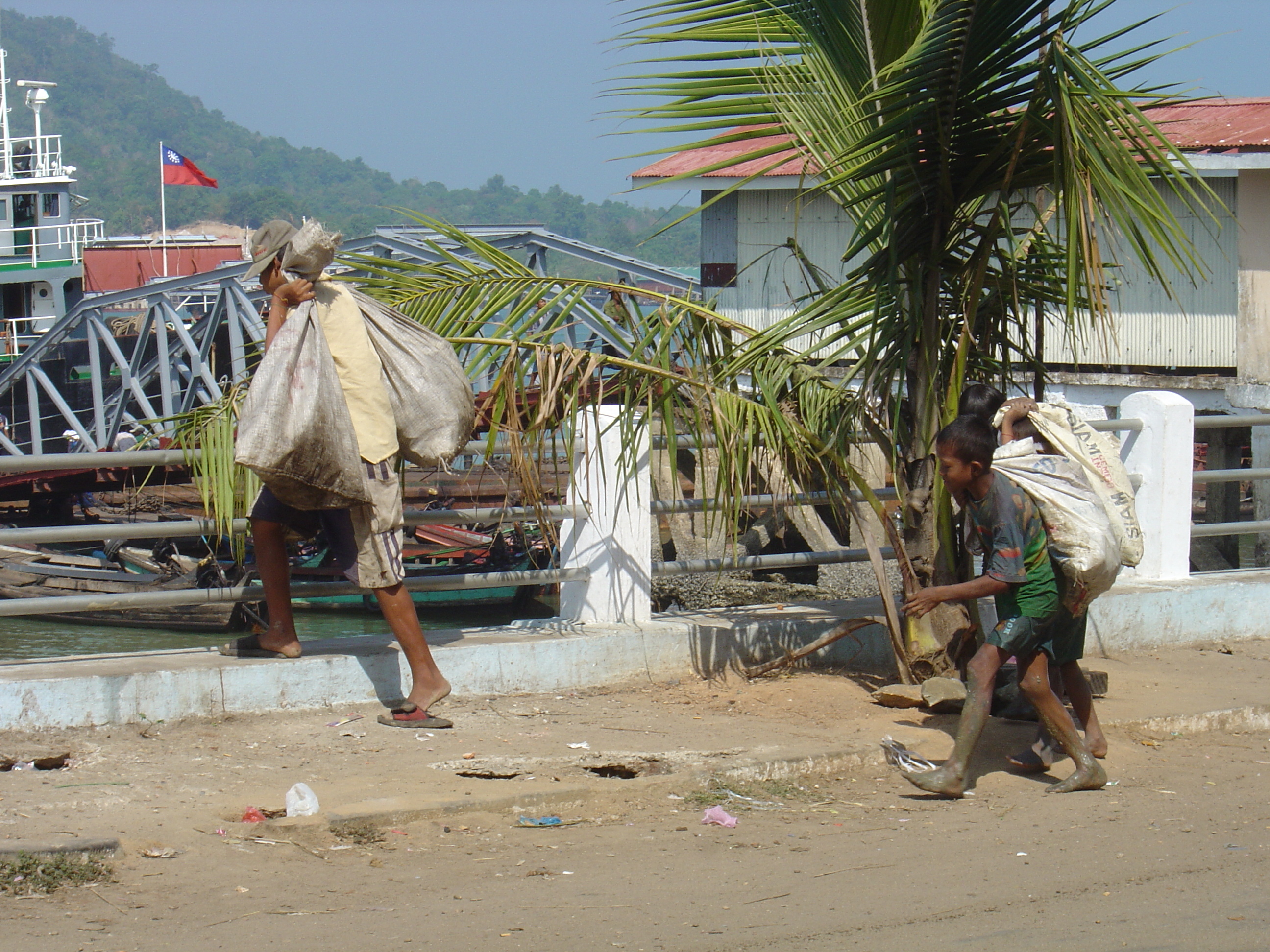 รูปถ่าย พม่า(Myanmar) มะริด(Myeik (Mergui)) 2005-01 132