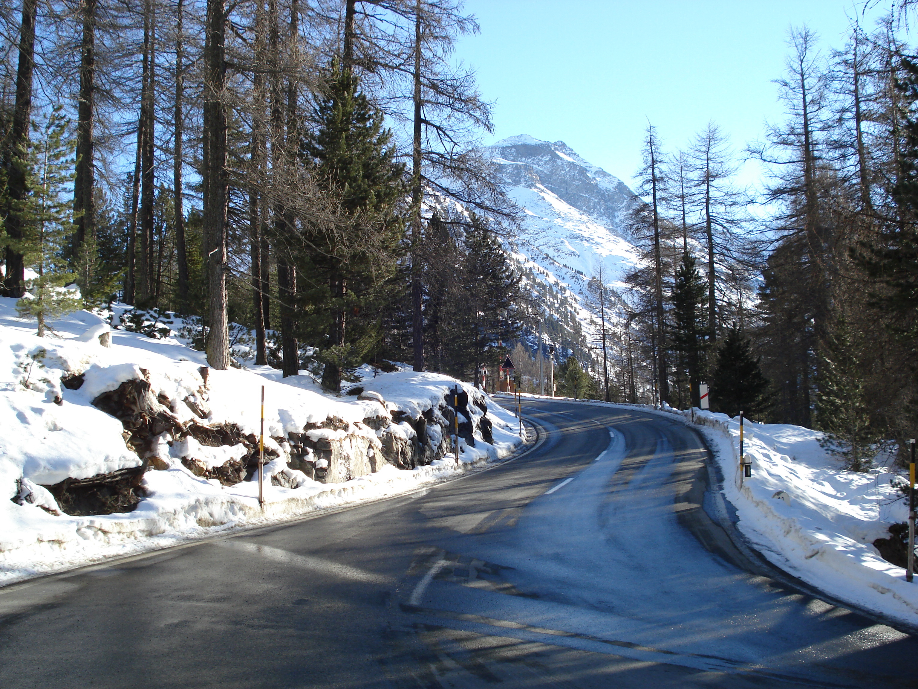รูปถ่าย สวิสเซอร์แลนด์(Switzerland) จากปอนเตรซีนาไปลาโกเบียนโก(From Pontresina to Lago Bianco) 2007-01 6