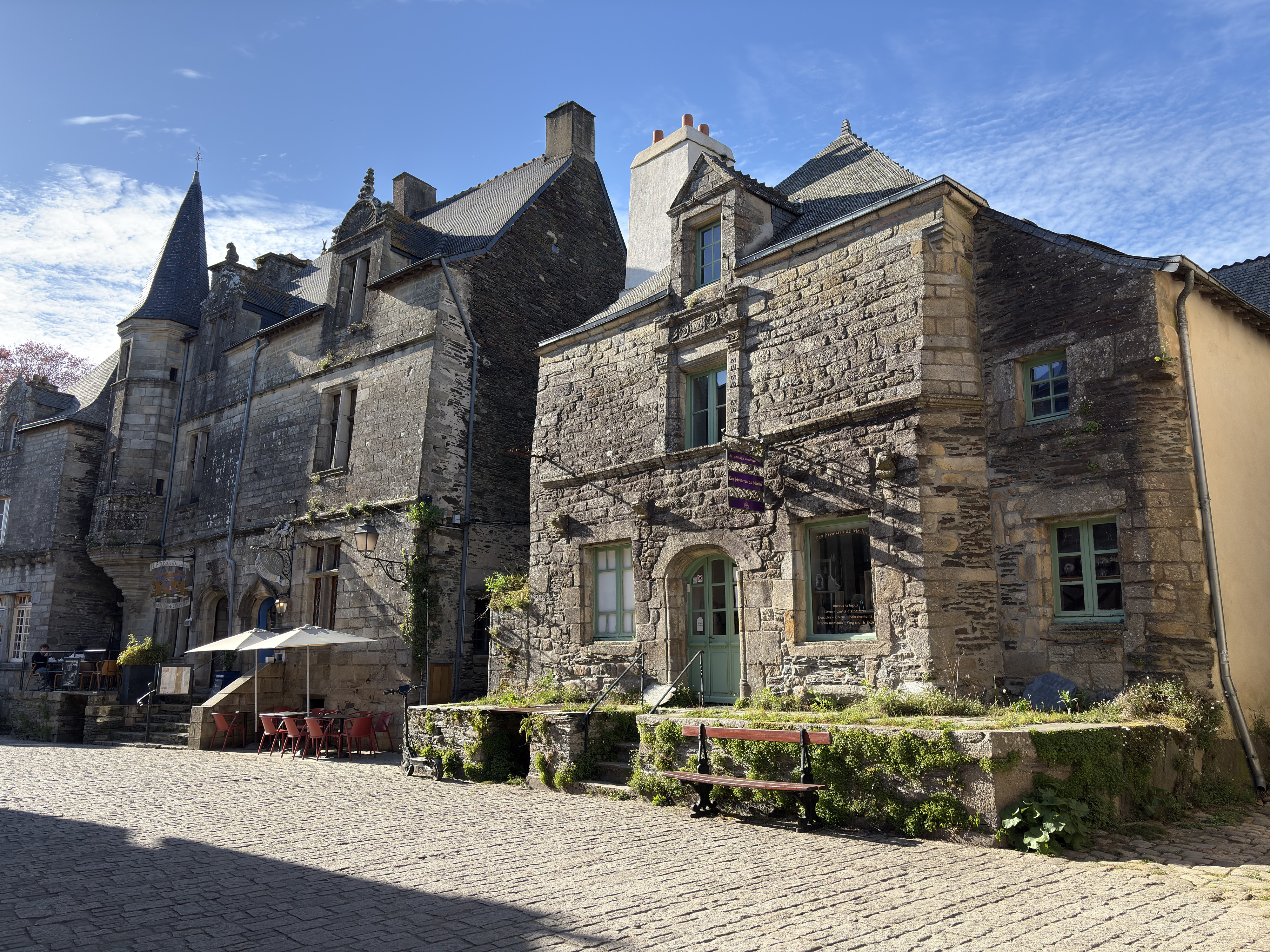 รูปถ่าย ฝรั่งเศส(France) รอชฟอร์-อ็อง-แตร์(Rochefort en terre) 2026-04 69