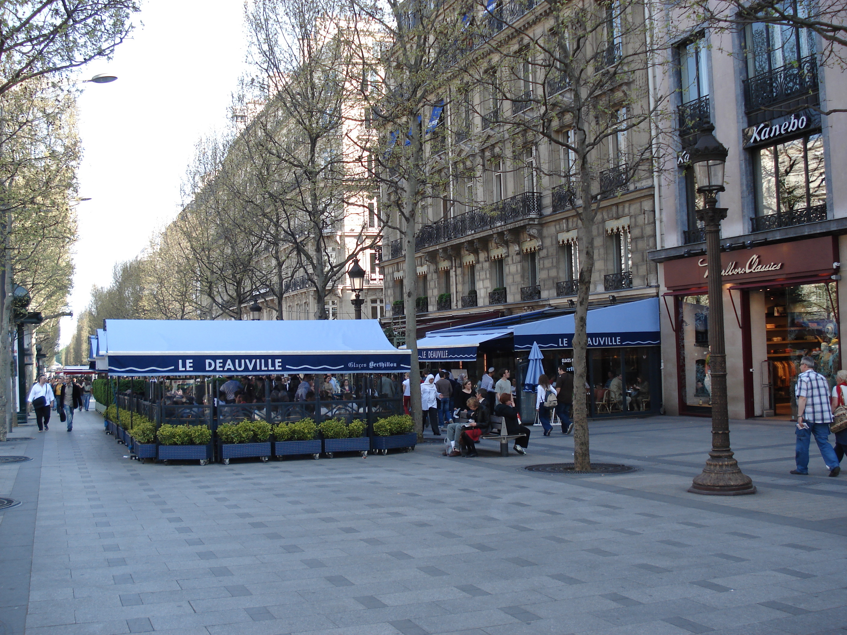 รูปถ่าย ฝรั่งเศส(France) ปารีส(Paris) ช็องเซลีเซ(Champs Elysees) 2006-04 5