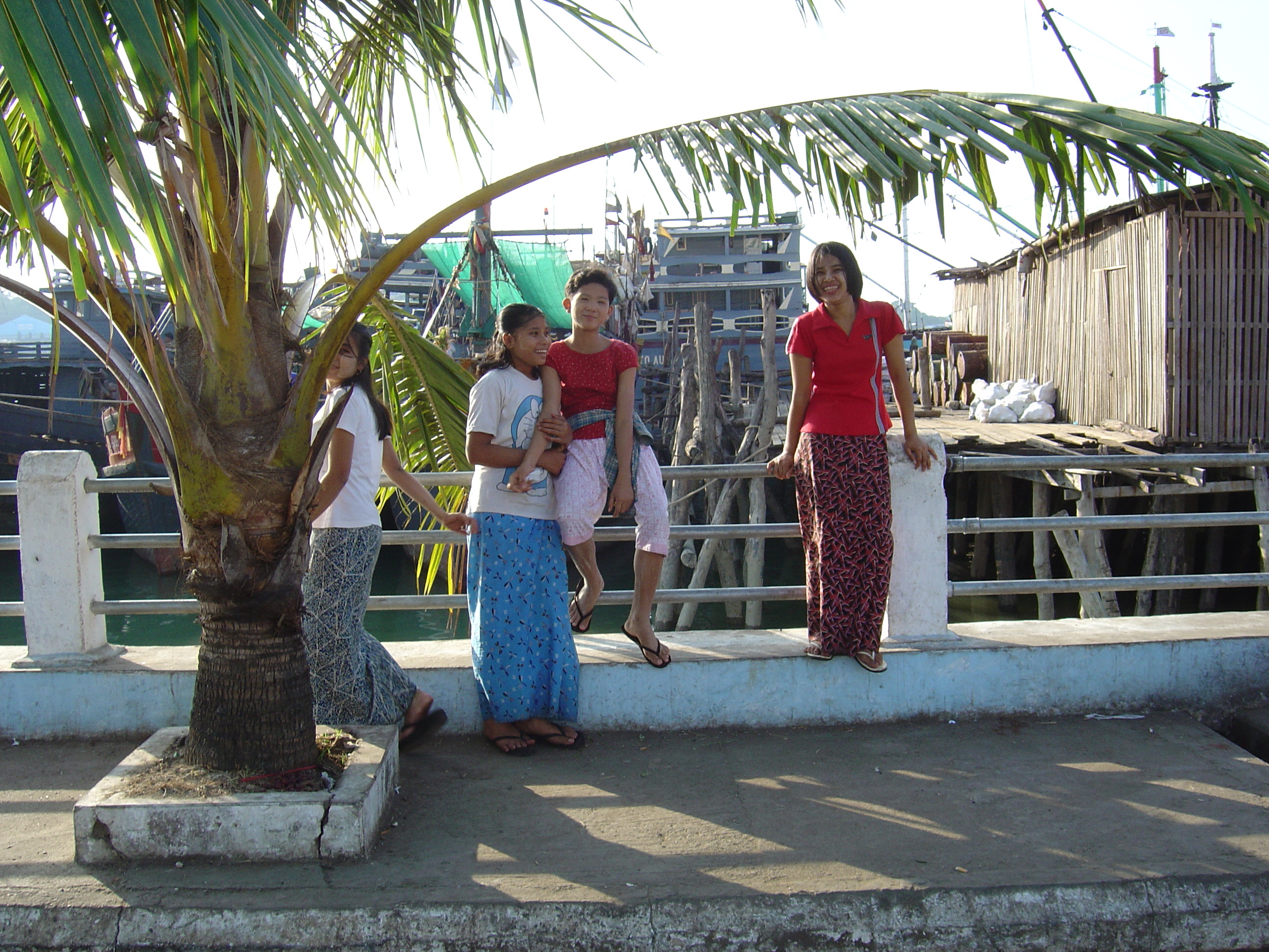 รูปถ่าย พม่า(Myanmar) มะริด(Myeik (Mergui)) 2005-01 163