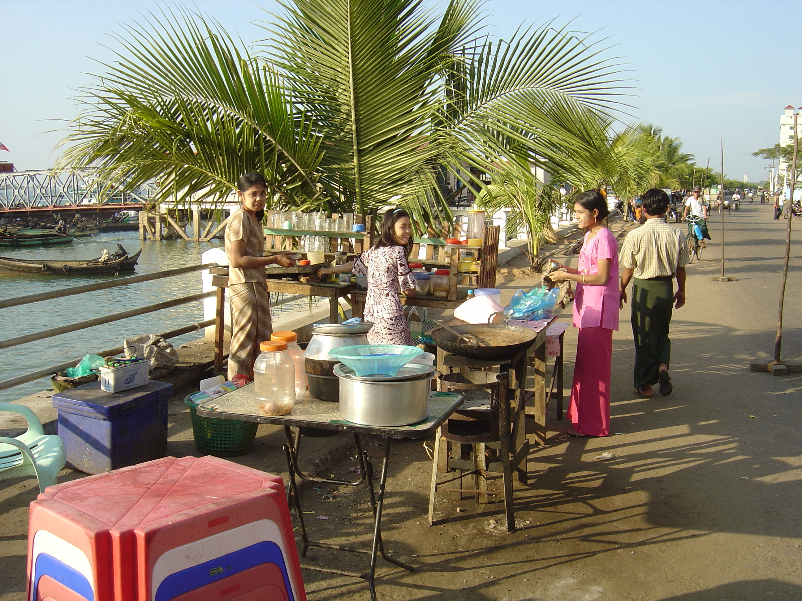 รูปถ่าย พม่า(Myanmar) มะริด(Myeik (Mergui)) 2005-01 43