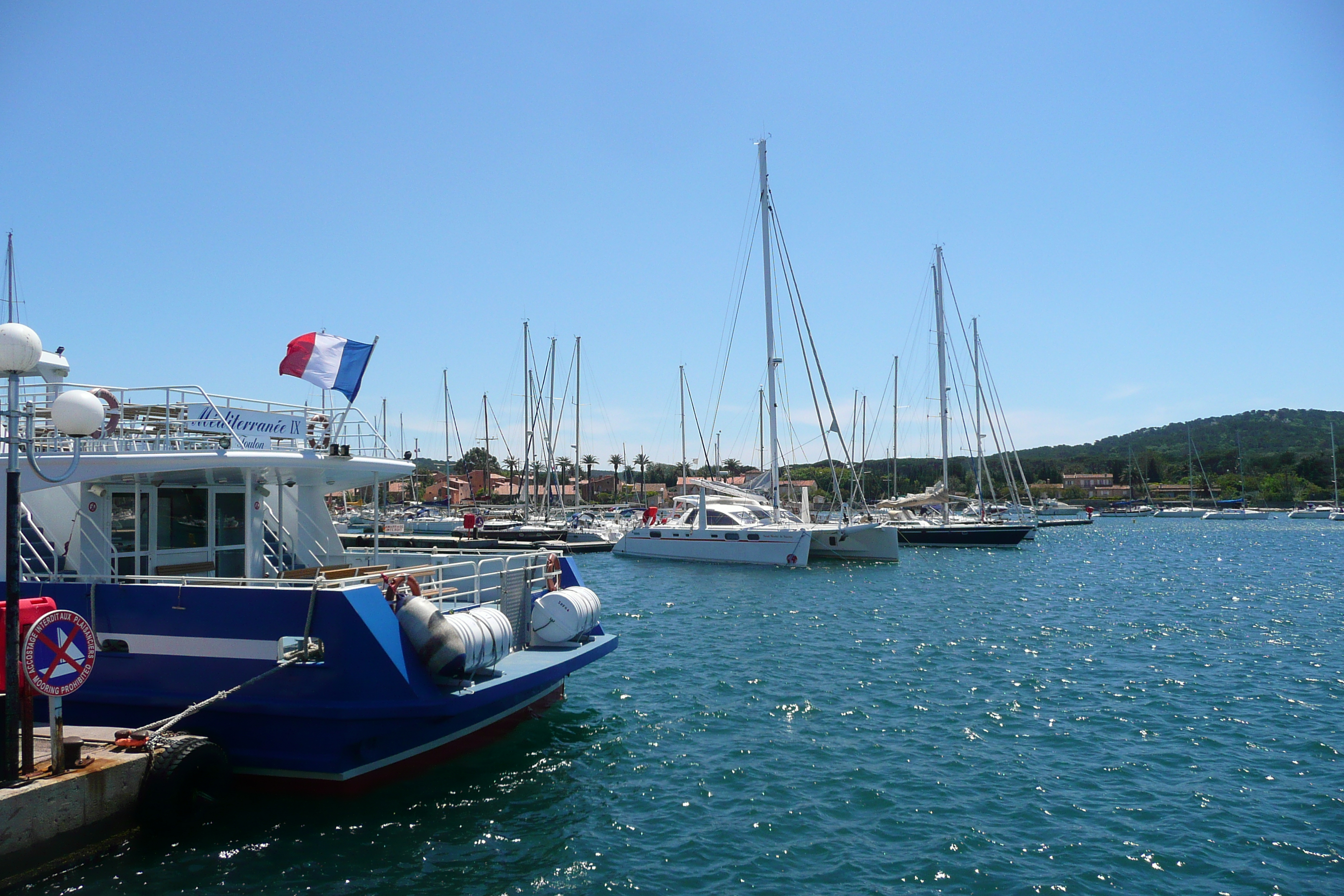 รูปถ่าย ฝรั่งเศส(France) เกาะปอร์เกอรอล(Porquerolles Island) ท่าเรือปอร์เกอรอล(Porquerolles harbour) 2008-05 31