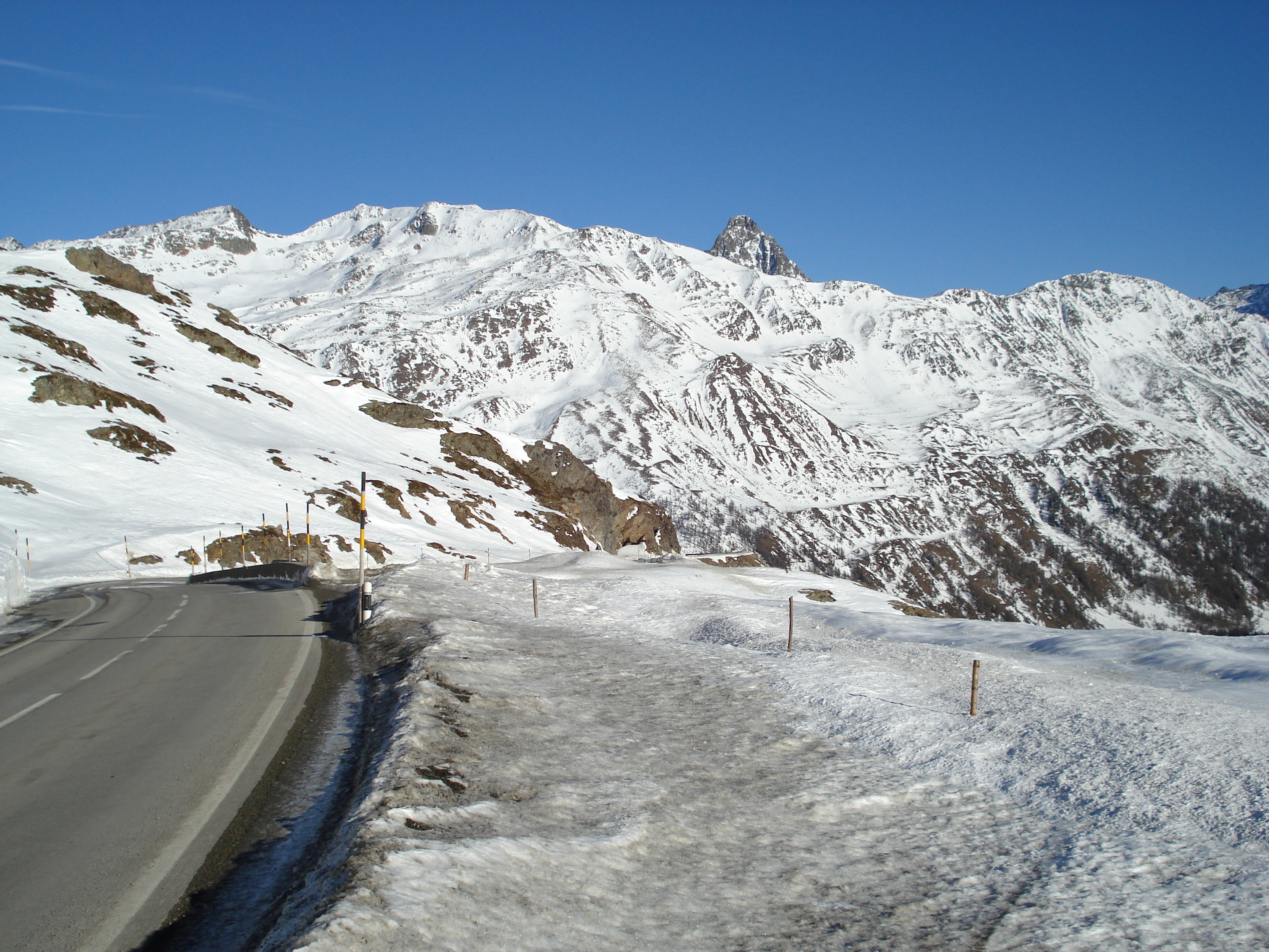รูปถ่าย สวิสเซอร์แลนด์(Switzerland) จากปอนเตรซีนาไปลาโกเบียนโก(From Pontresina to Lago Bianco) 2007-01 24