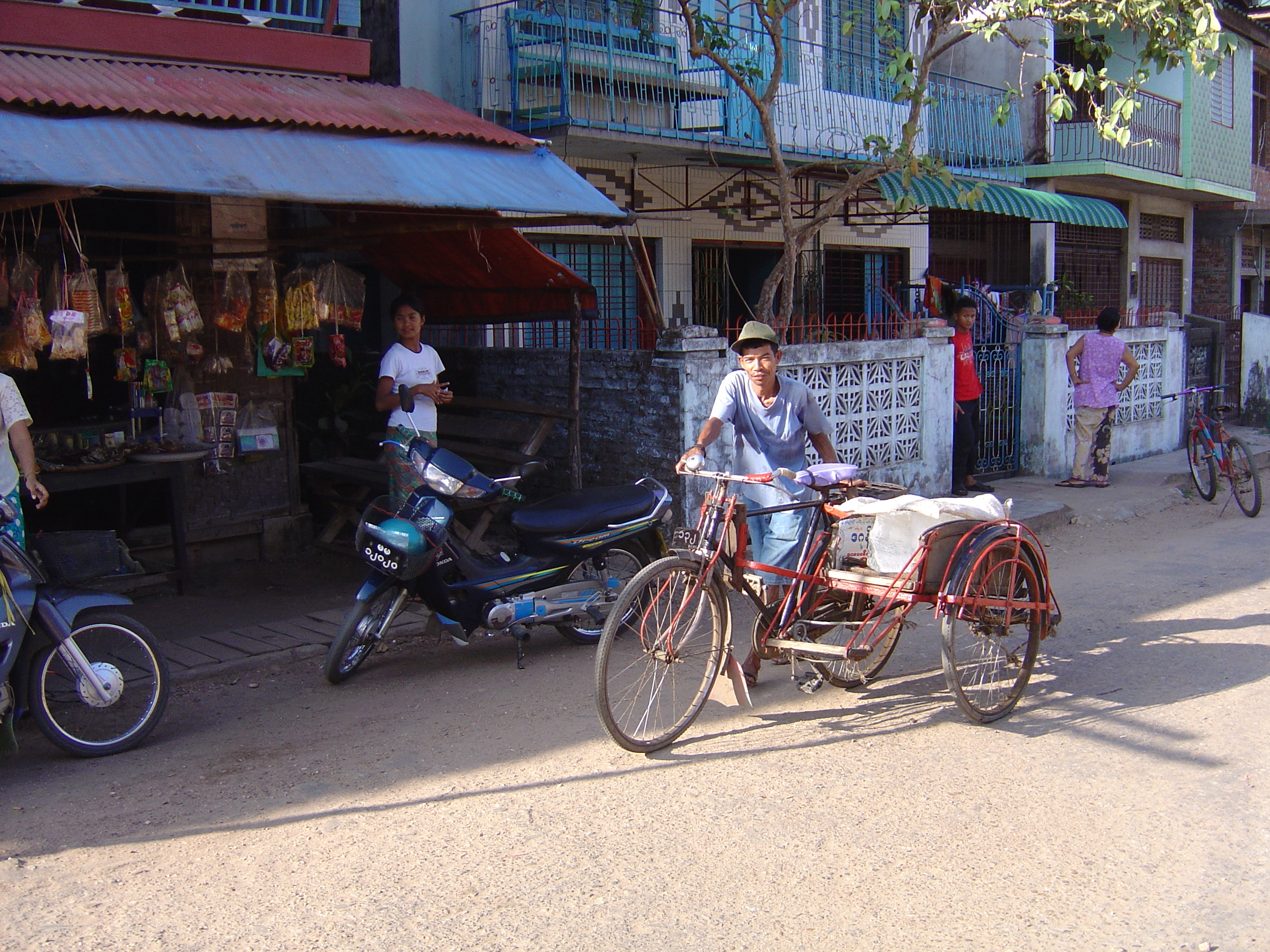 รูปถ่าย พม่า(Myanmar) มะริด(Myeik (Mergui)) 2005-01 178