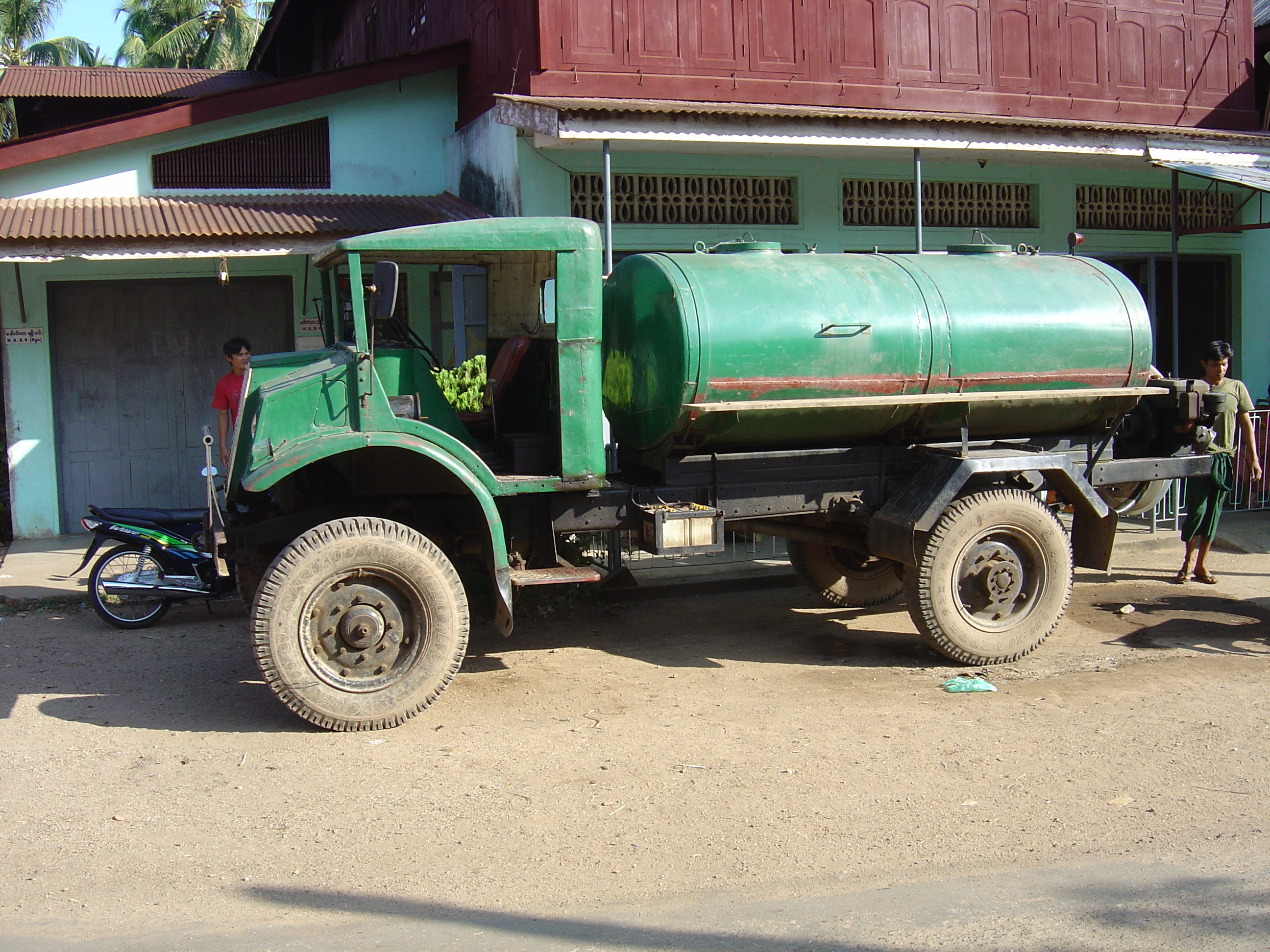 รูปถ่าย พม่า(Myanmar) มะริด(Myeik (Mergui)) 2005-01 195