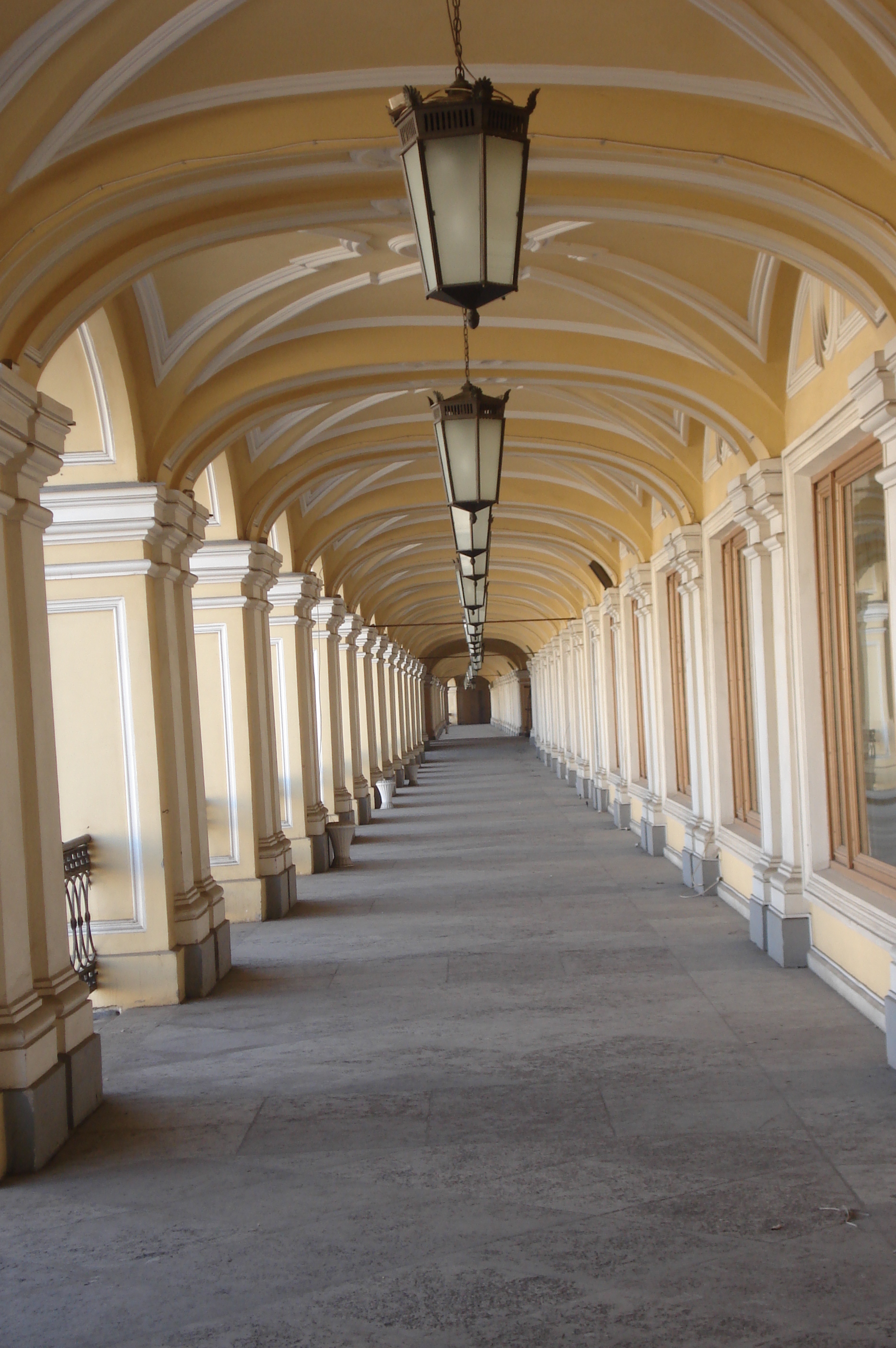 รูปถ่าย รัสเซีย(Russia) เซนต์ปีเตอร์สเบิร์ก(St Petersburg) ห้างสรรพสินค้าเนฟสกี(Nevsky Departement Store) 2006-03 14