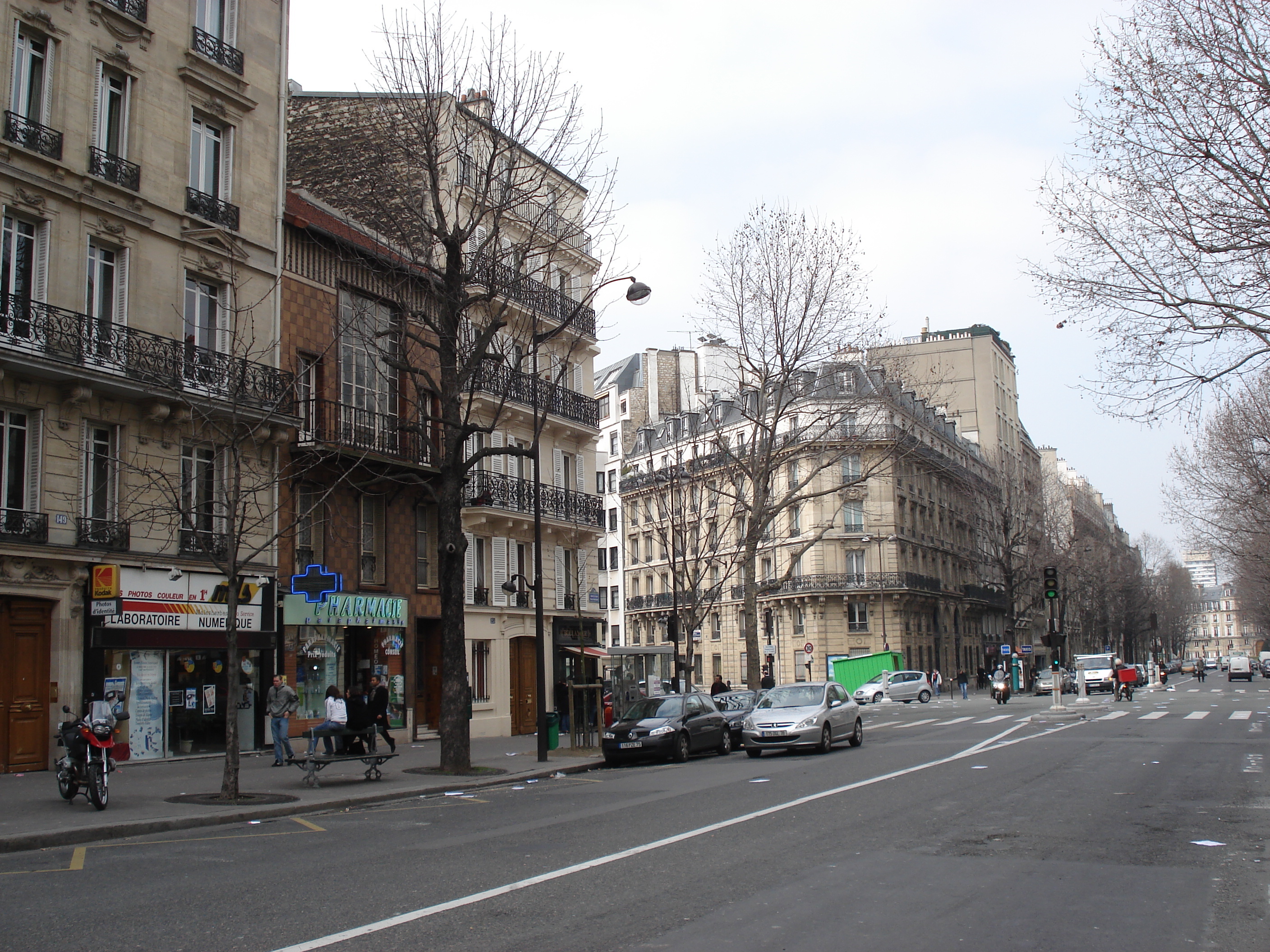 รูปถ่าย ฝรั่งเศส(France) ปารีส(Paris) บูเลอวาร์ด  มาเลแอร์บ(Boulevard Malesherbes) 2006-03 19
