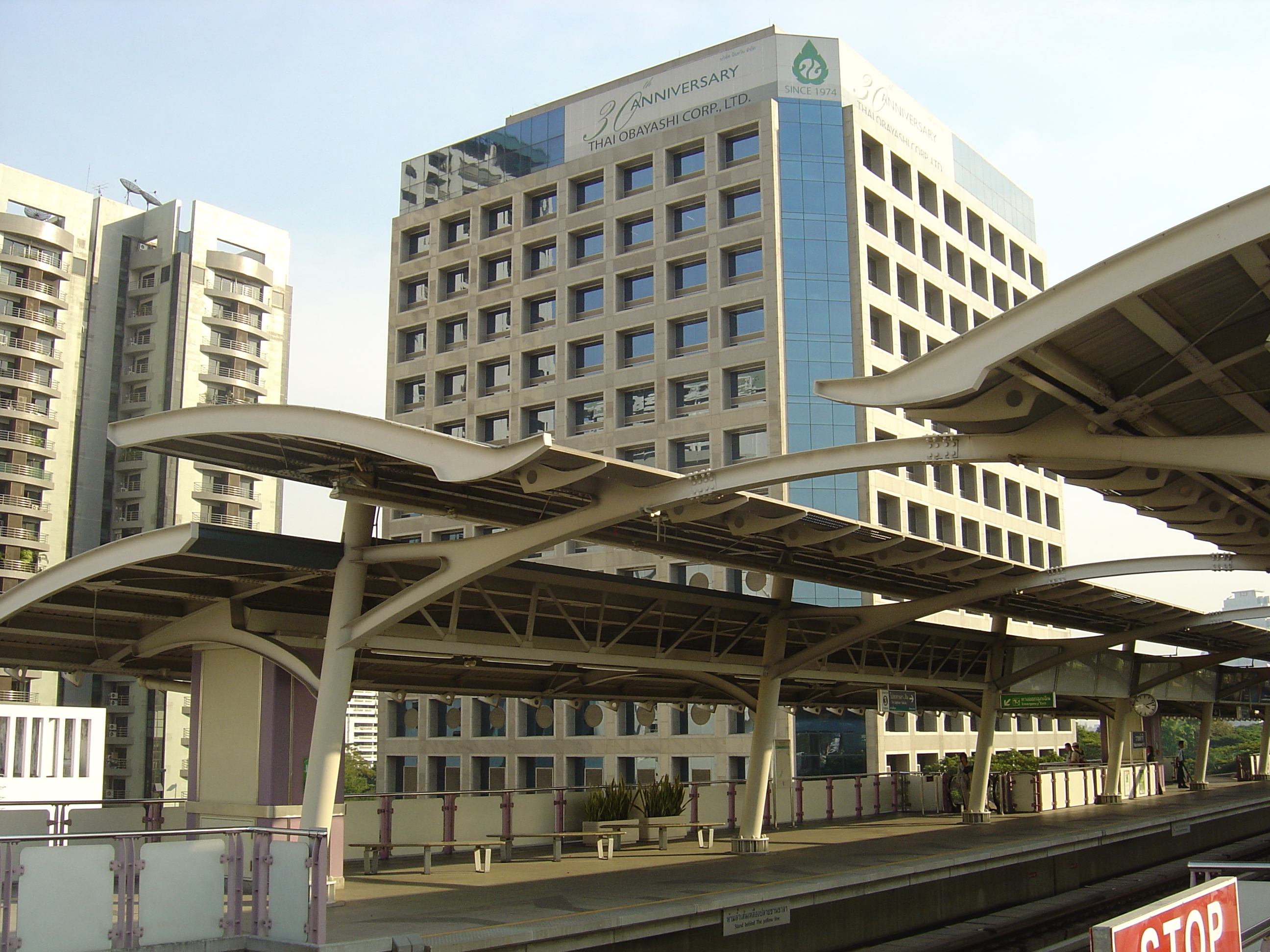 รูปถ่าย ไทย(Thailand) กรุงเทพมหานคร(Bangkok) รถไฟฟ้า(Sky Train) 2004-12 17