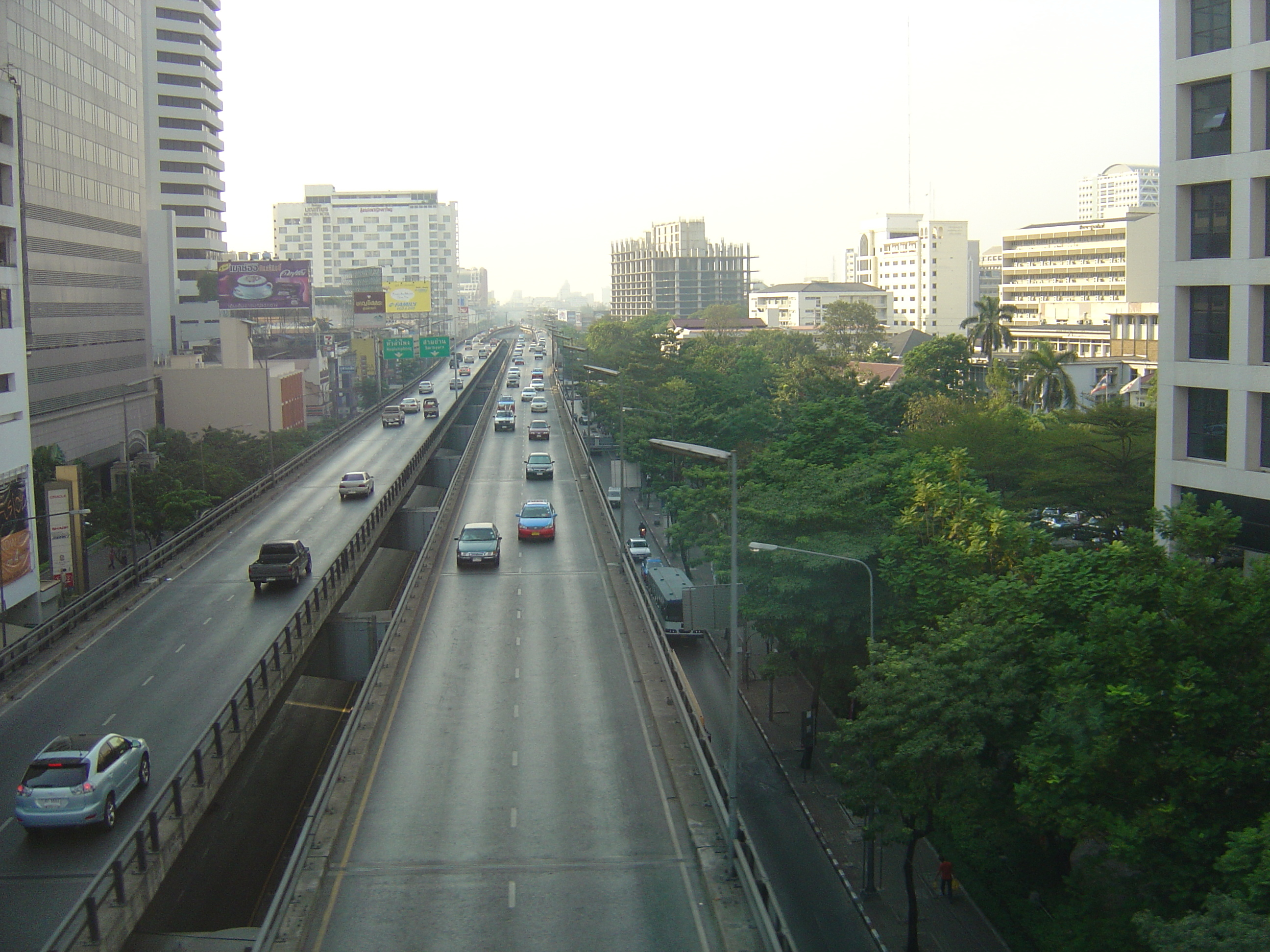 รูปถ่าย ไทย(Thailand) กรุงเทพมหานคร(Bangkok) รถไฟฟ้า(Sky Train) 2004-12 126