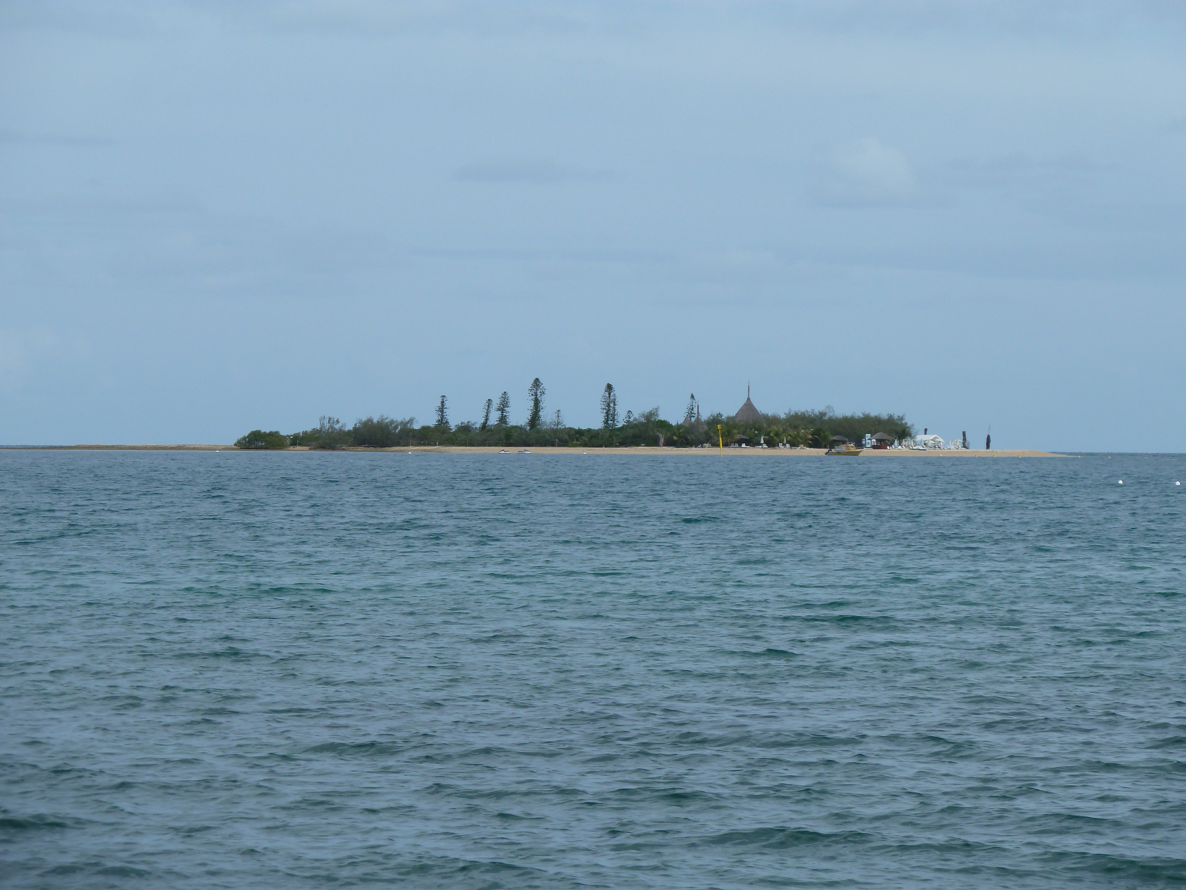 รูปถ่าย นิวแคลิโดเนีย(New Caledonia) นูเมอา(Noumea) อ่าวอ็องส์วาตา(Anse Vata) 2010-05 19