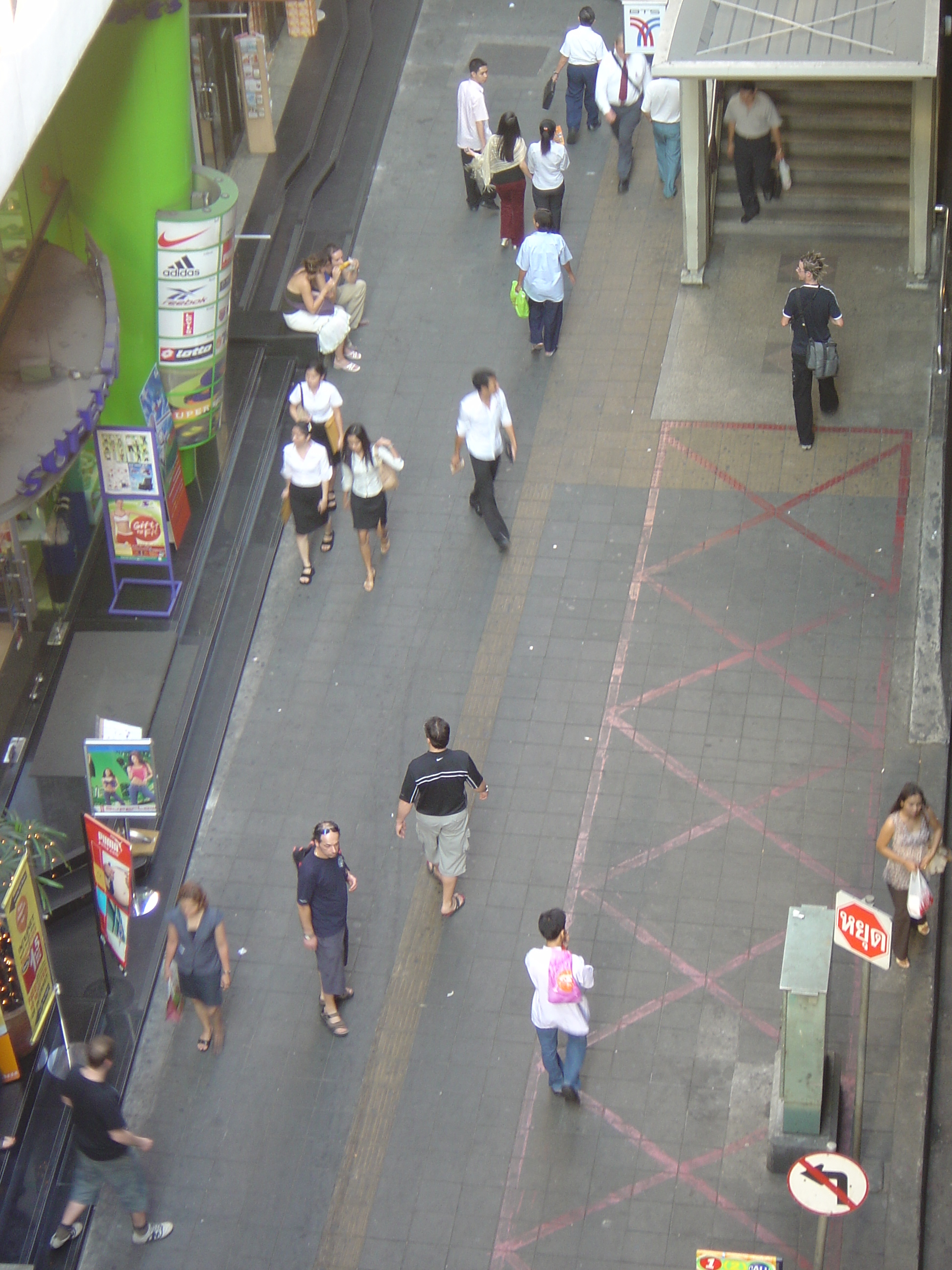 รูปถ่าย ไทย(Thailand) กรุงเทพมหานคร(Bangkok) รถไฟฟ้า(Sky Train) 2004-12 11