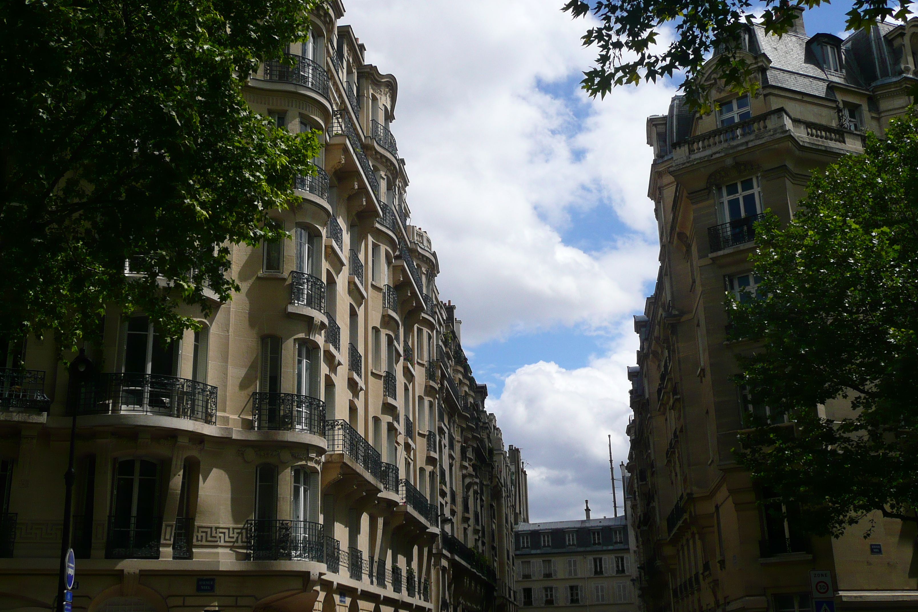 รูปถ่าย ฝรั่งเศส(France) ปารีส(Paris) ถนนนีเยล(Avenue Niel) 2007-06 93