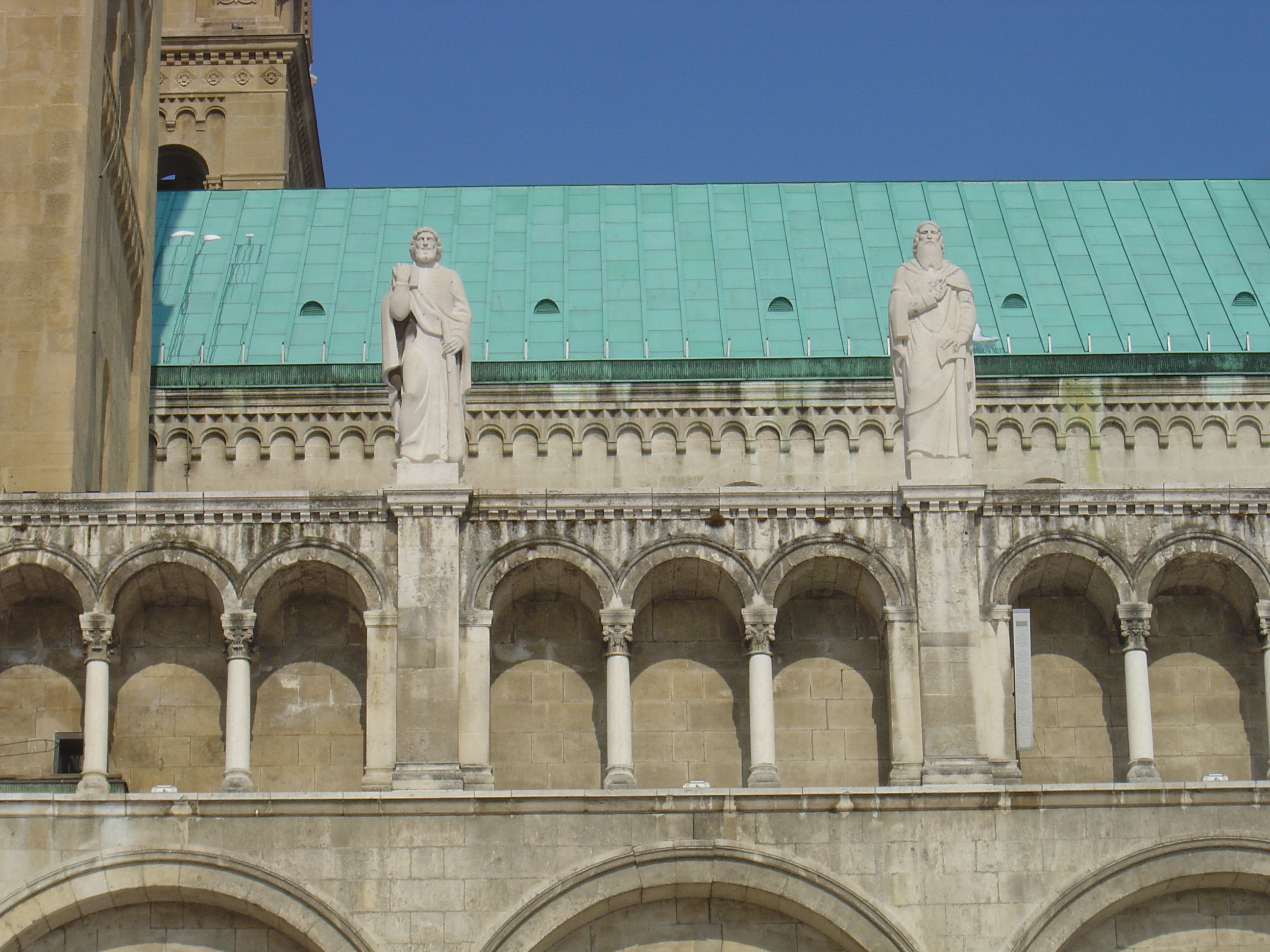 รูปถ่าย ฮังการี(Hungary) เปคส์(Pecs) 2005-03 1